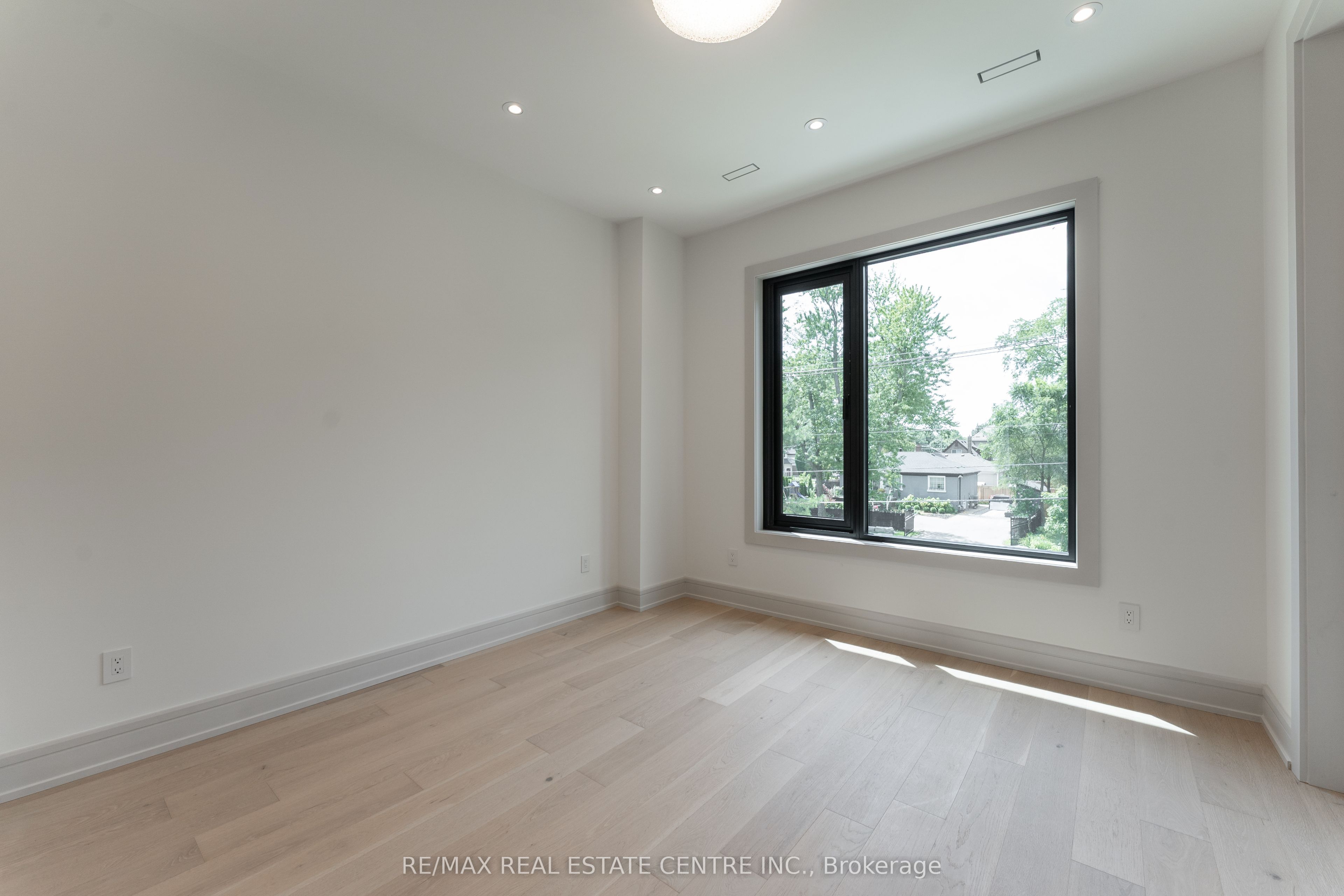 491 Fourth Line Property Photo 30