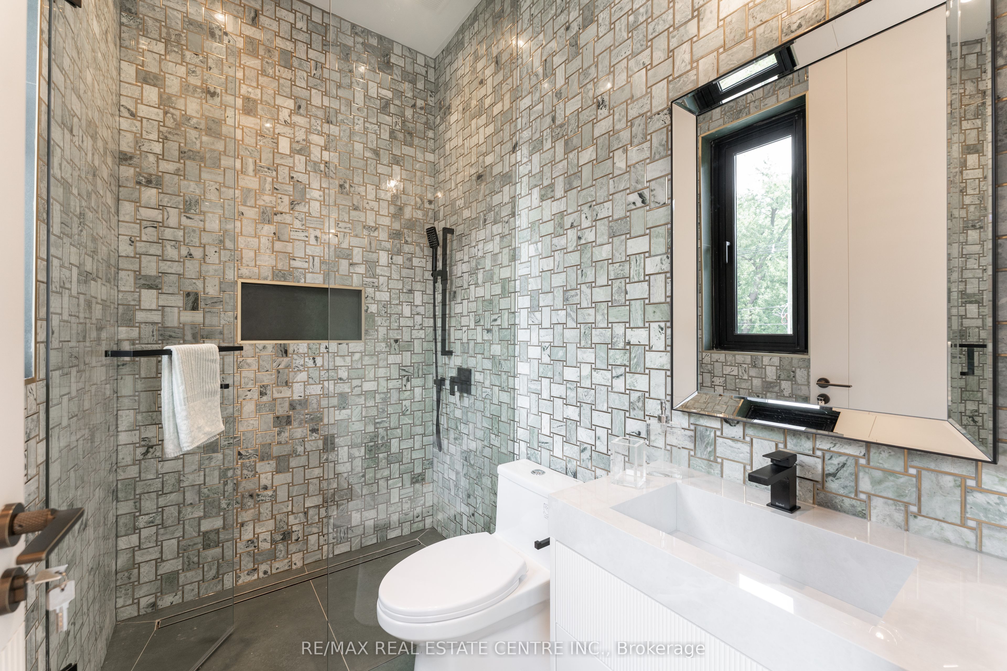 491 Fourth Line Property Photo 31