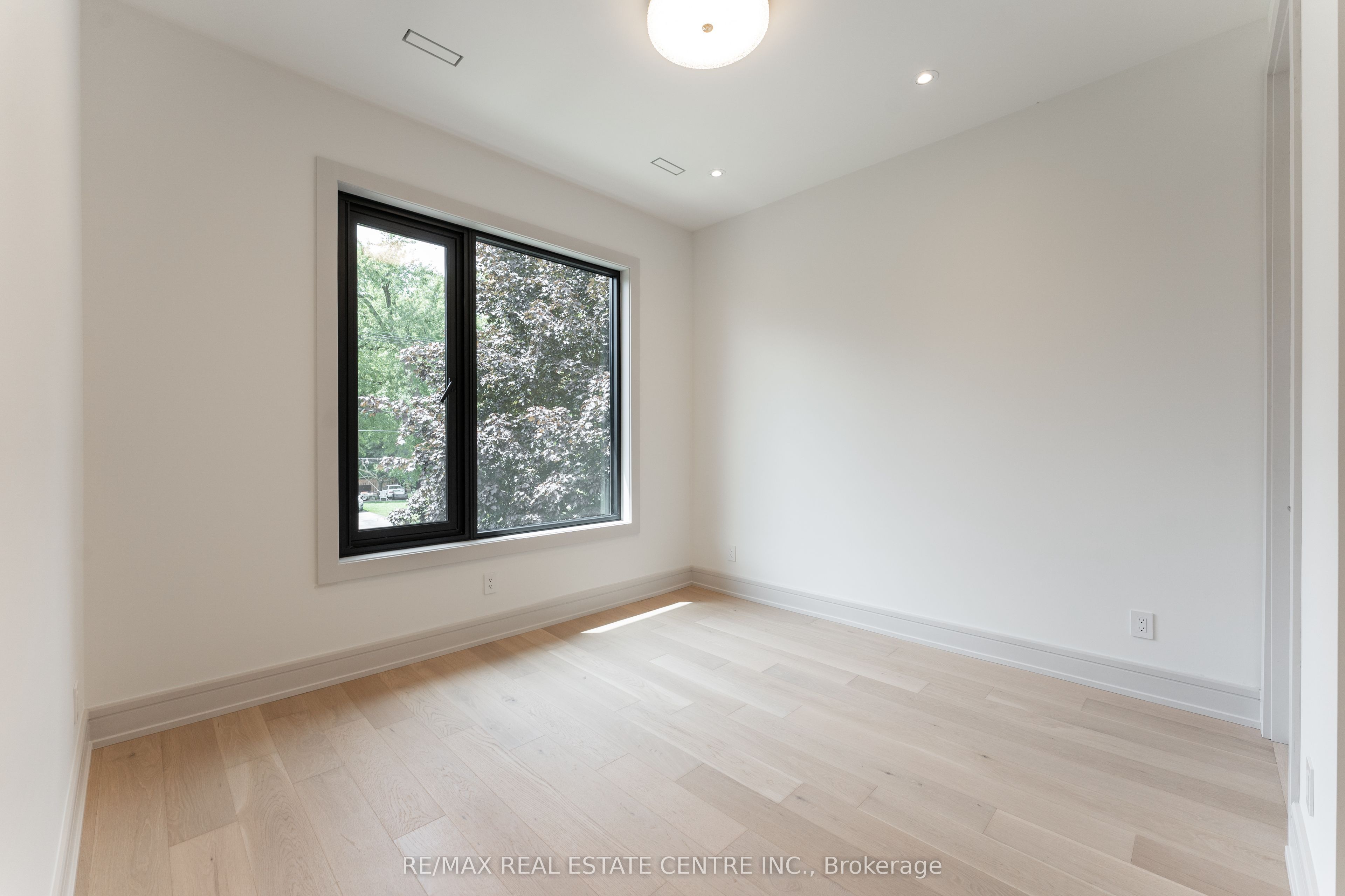 491 Fourth Line Property Photo 33