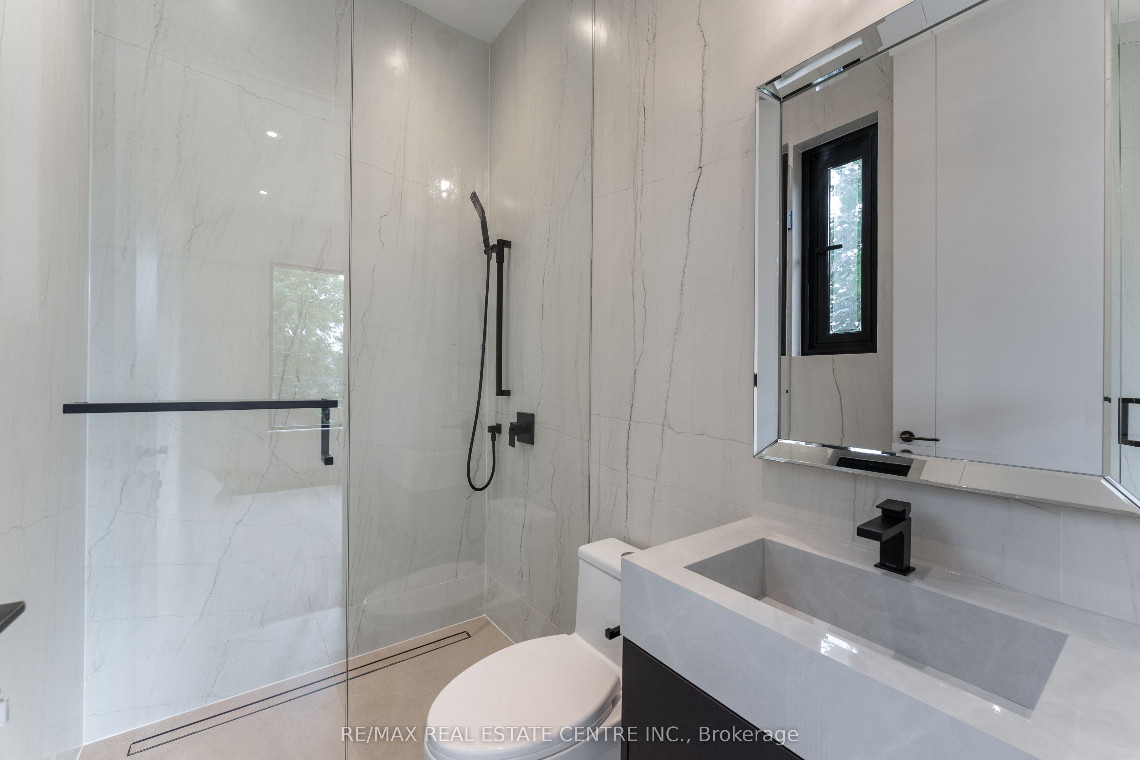 491 Fourth Line Property Photo 34