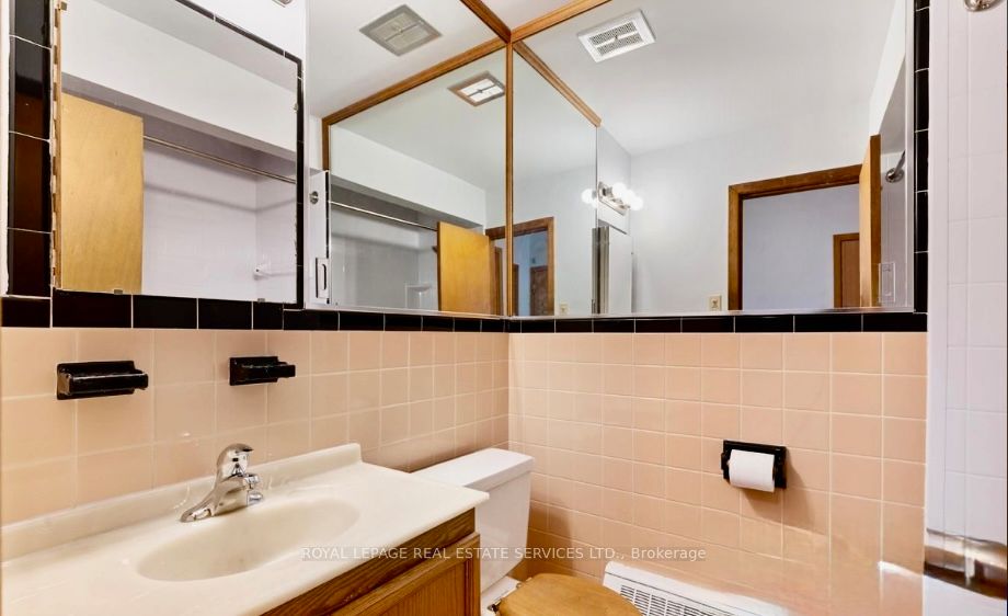 50 Peter Street 2 Property Photo 4
