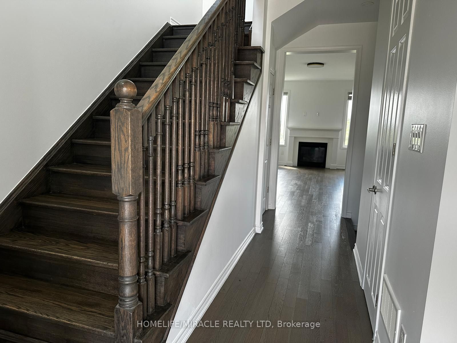 147 Yates Drive Upper Property Photo 4