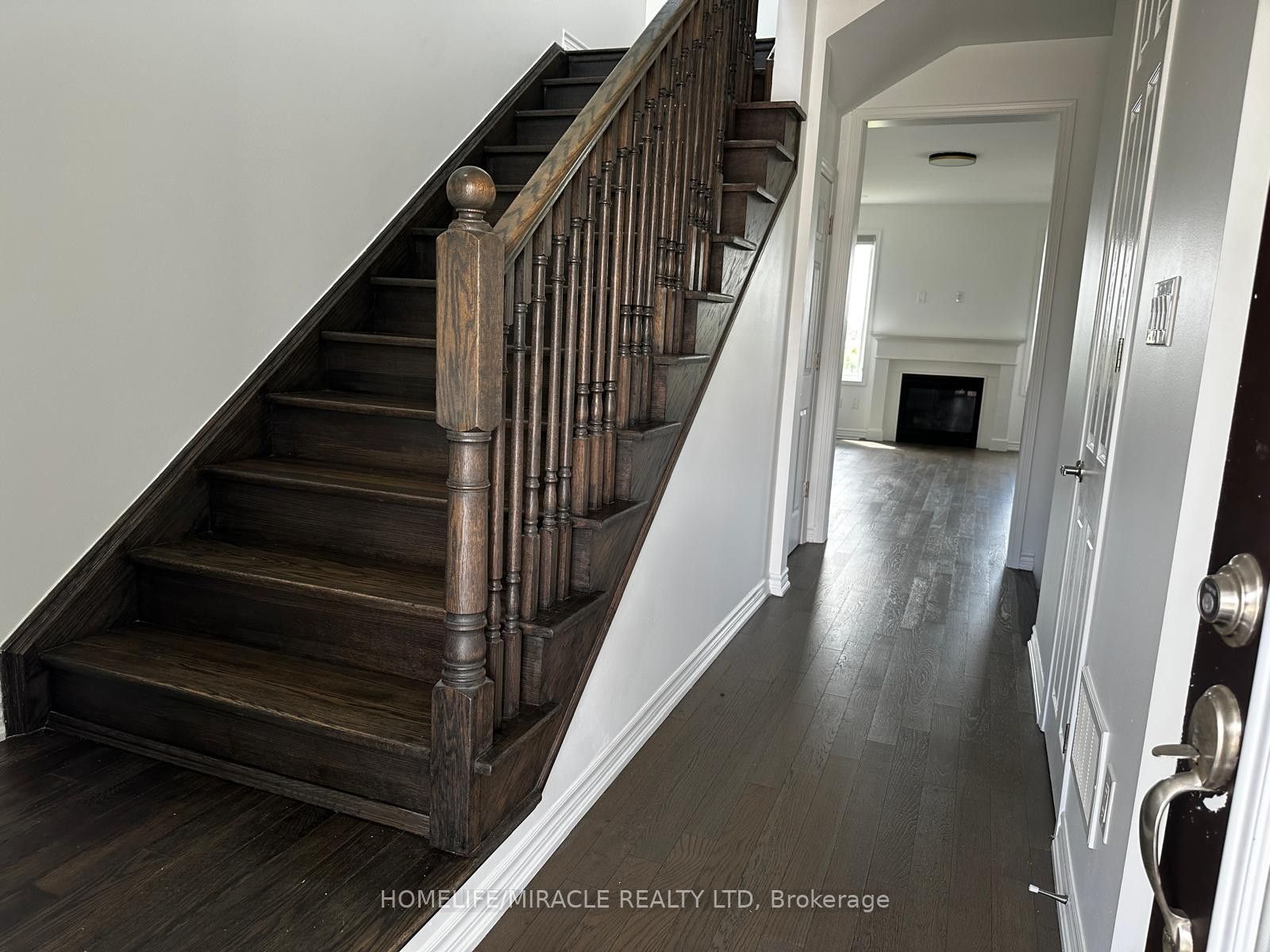 147 Yates Drive Upper Property Photo 5