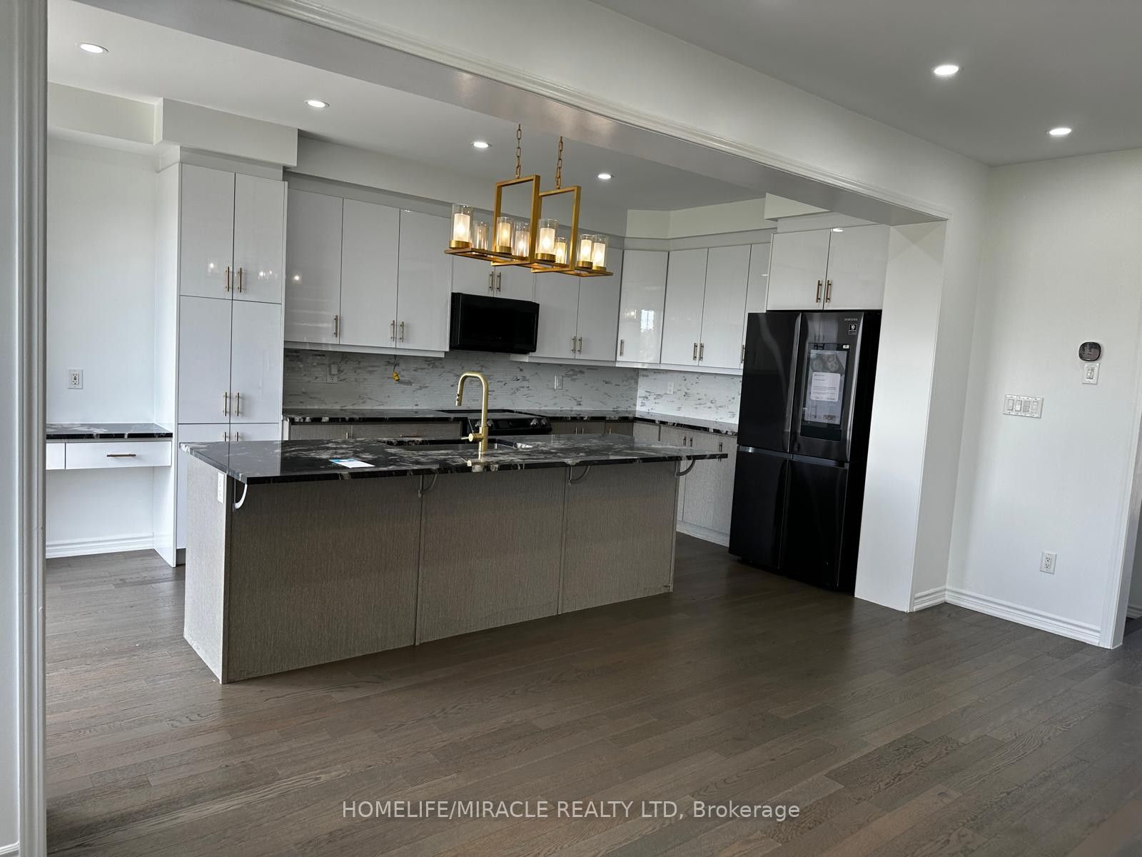 147 Yates Drive Upper Property Photo 10