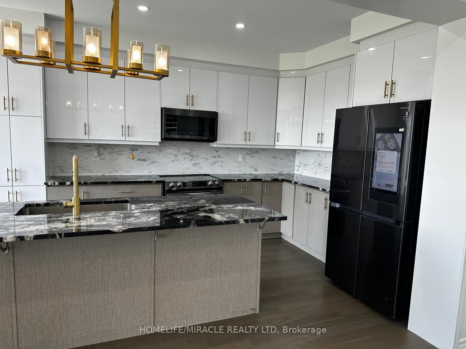 147 Yates Drive Upper Property Photo 14