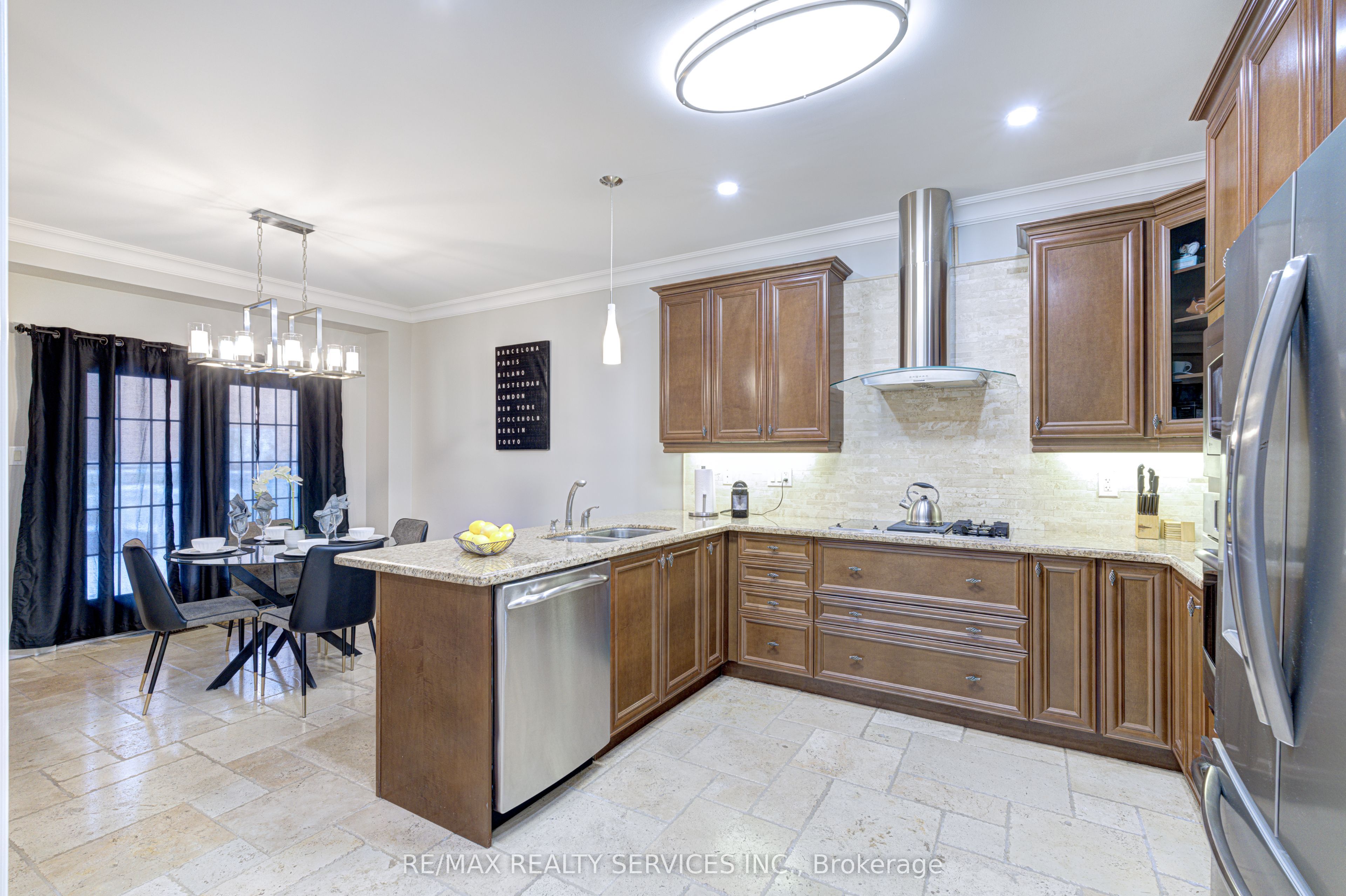 16 Fallgate Drive Property Photo 12