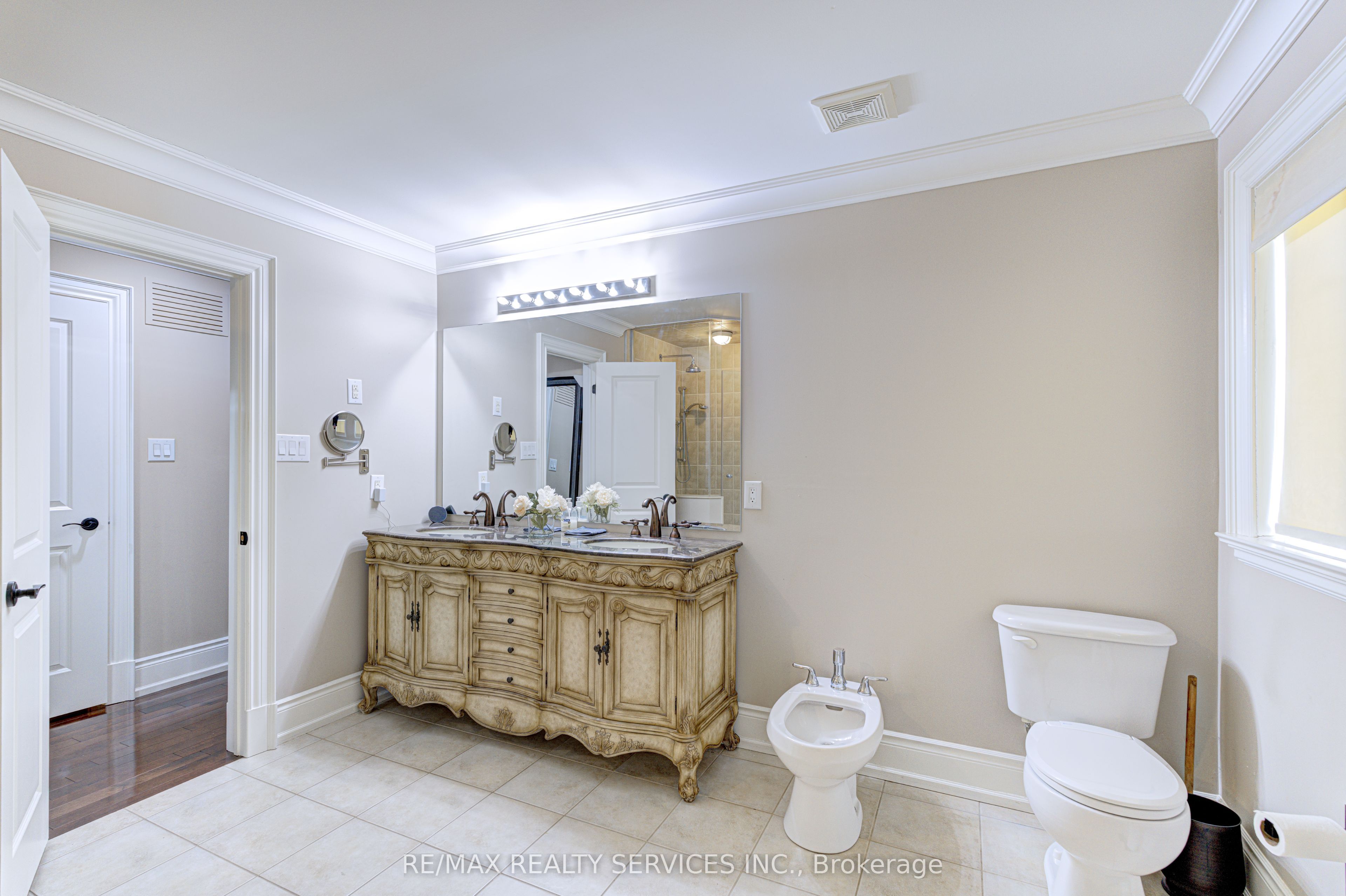 16 Fallgate Drive Property Photo 27