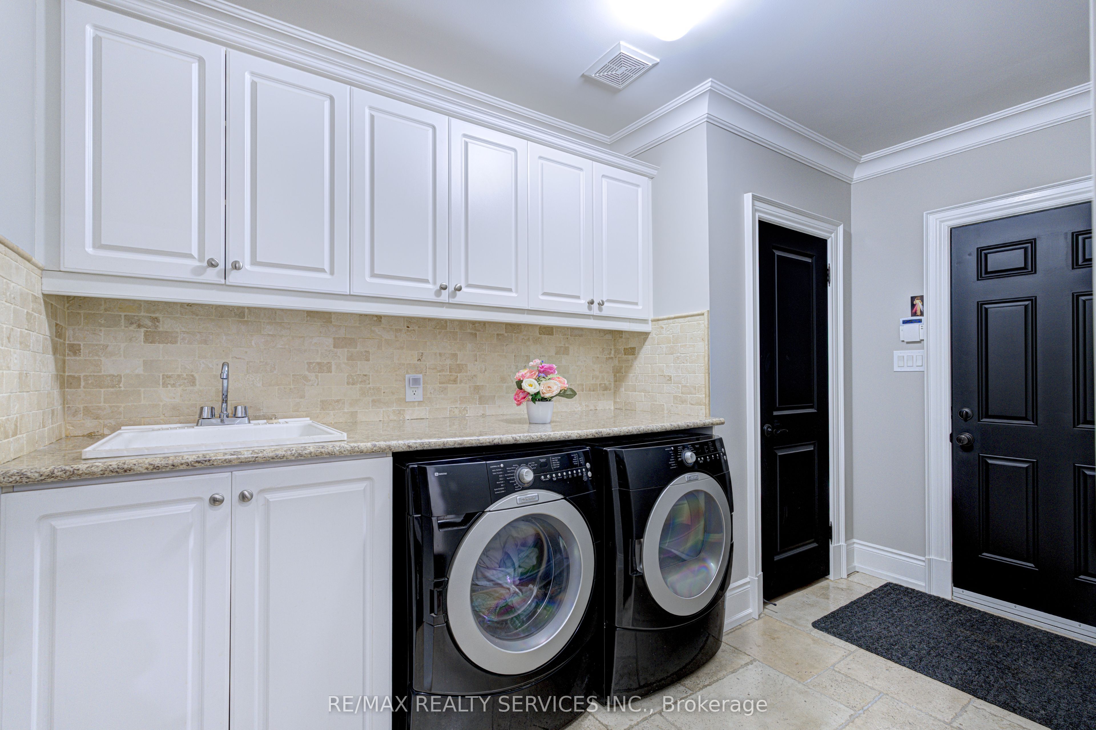 16 Fallgate Drive Property Photo 33