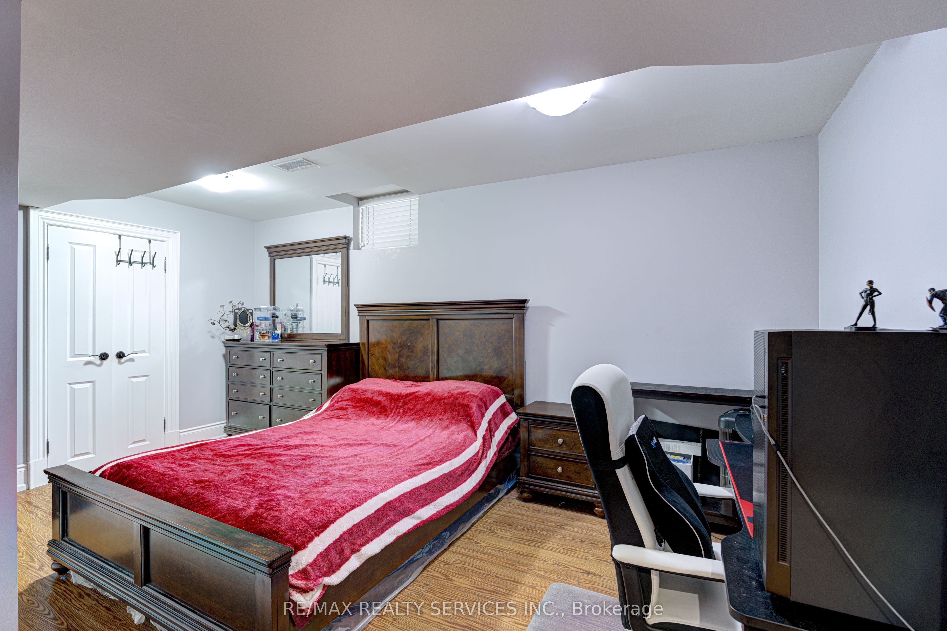 16 Fallgate Drive Property Photo 34