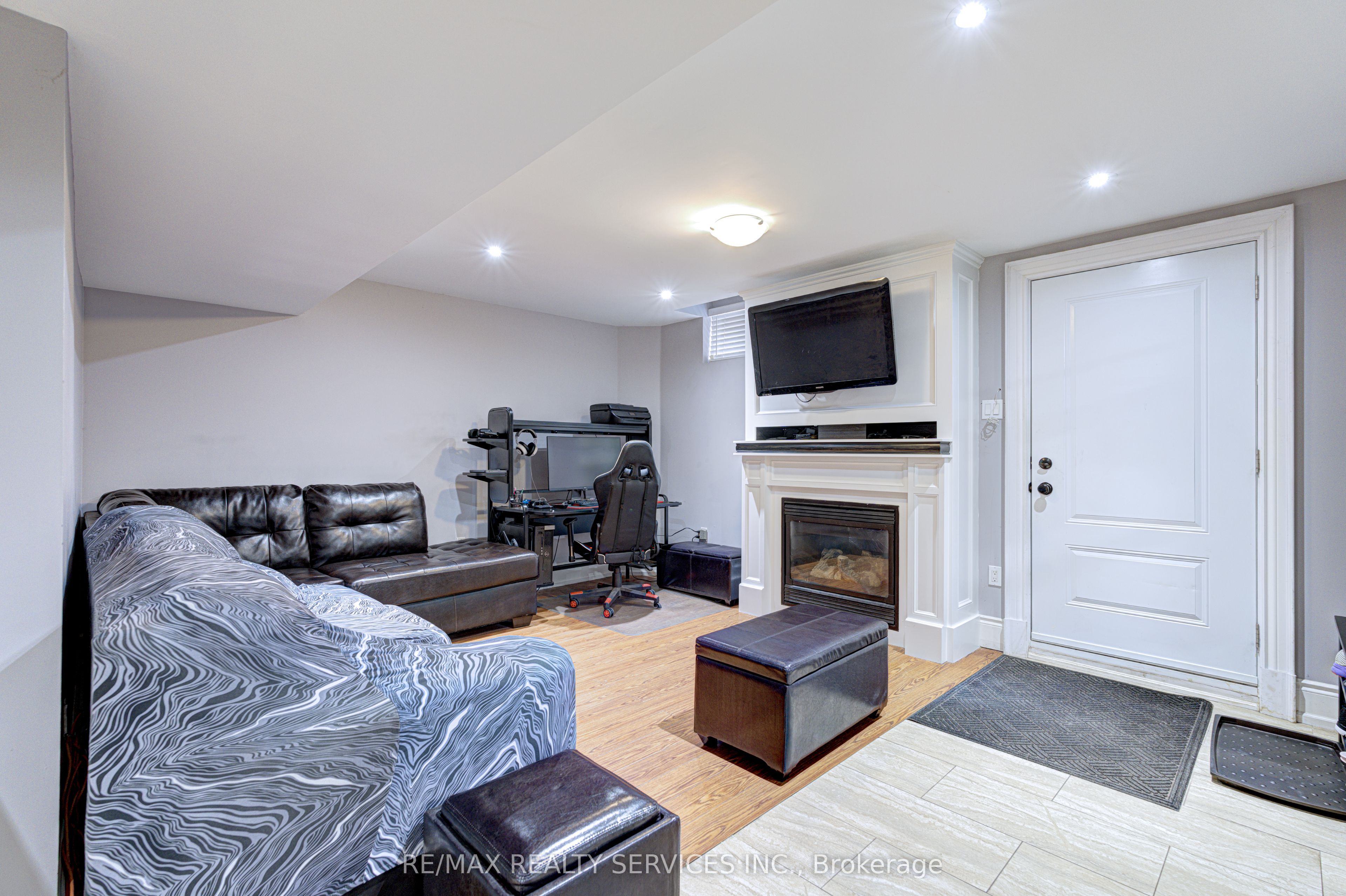 16 Fallgate Drive Property Photo 36