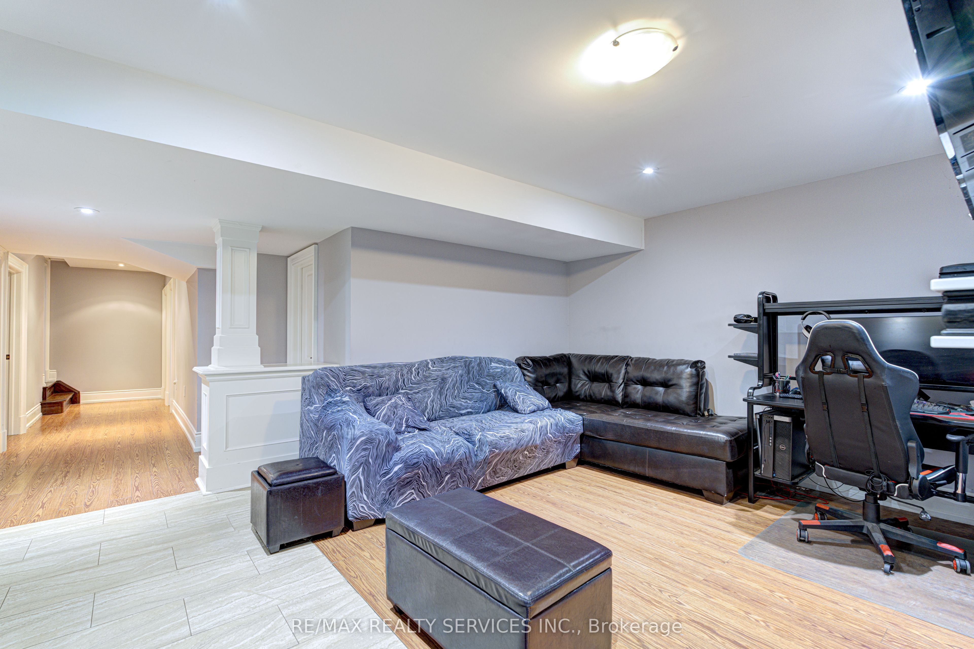 16 Fallgate Drive Property Photo 37
