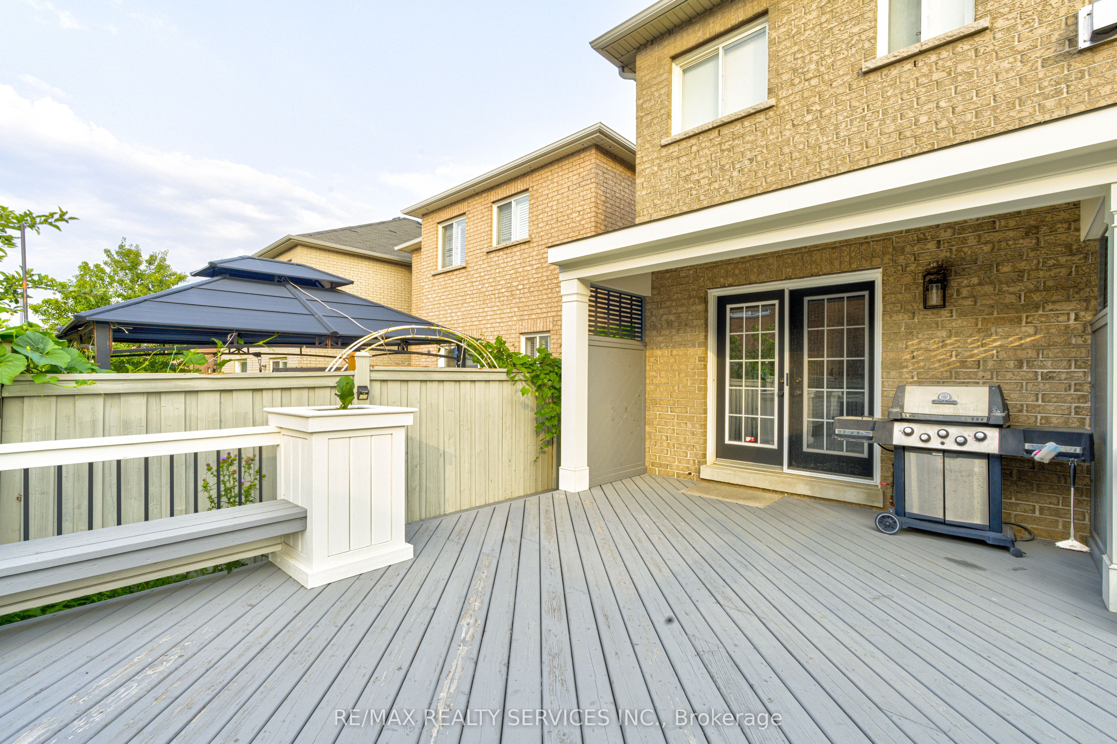 16 Fallgate Drive Property Photo 41