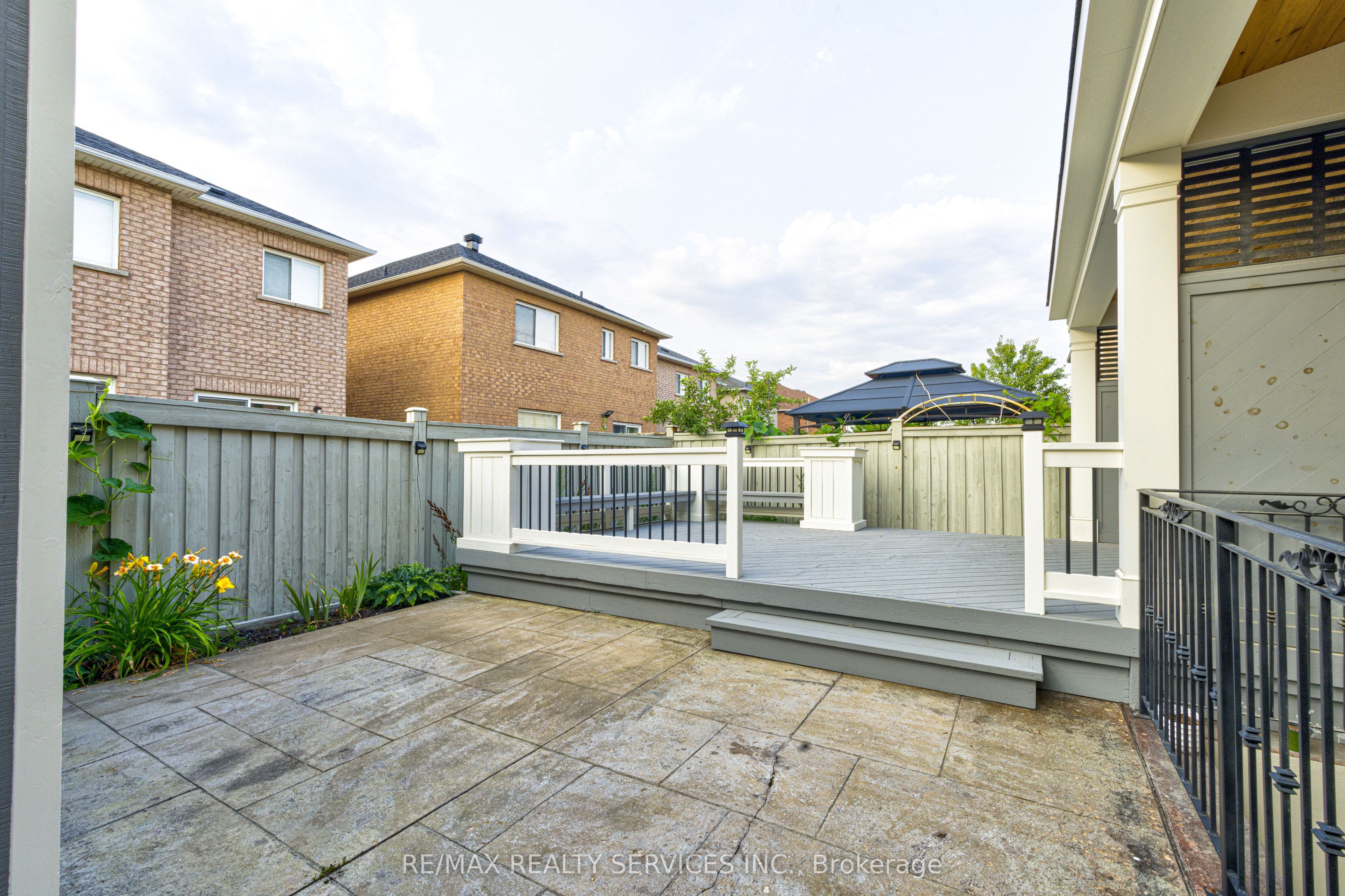 16 Fallgate Drive Property Photo 43
