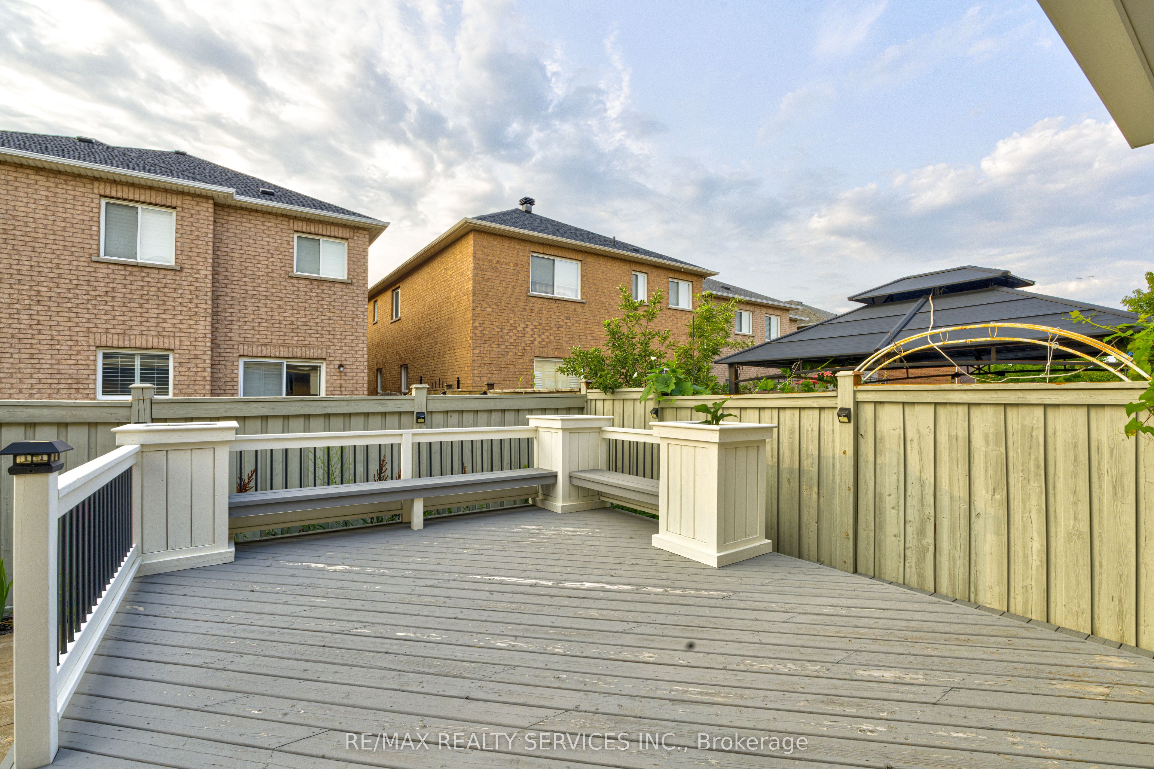 16 Fallgate Drive Property Photo 44