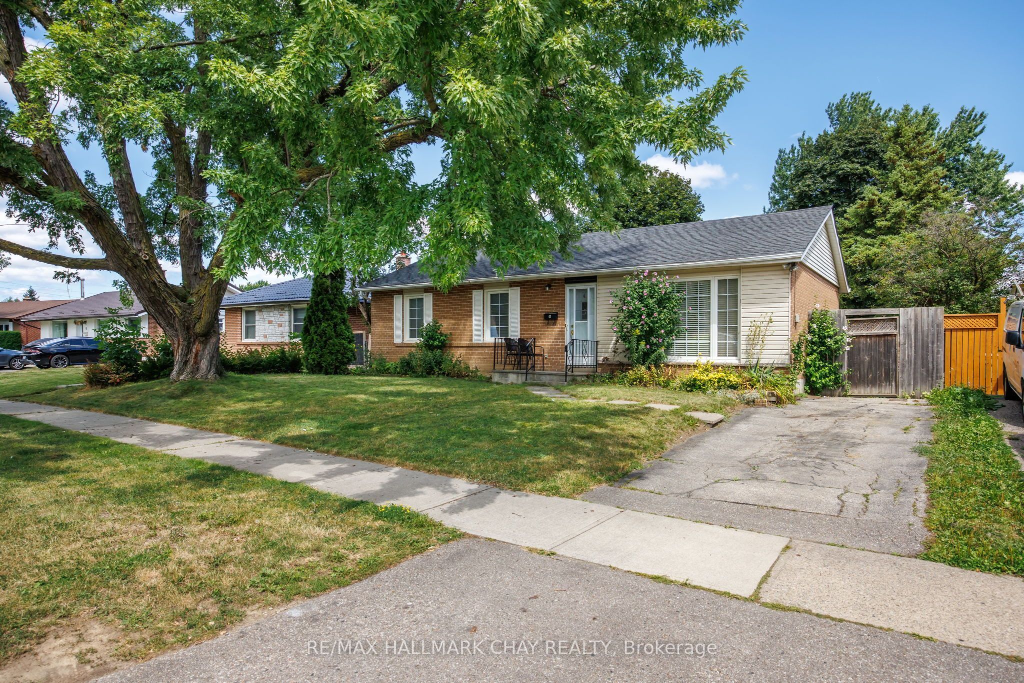 41 Aberdeen Crescent Property Photo 2