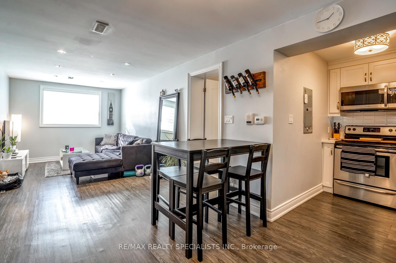 6 Brant Avenue Property Photo 11