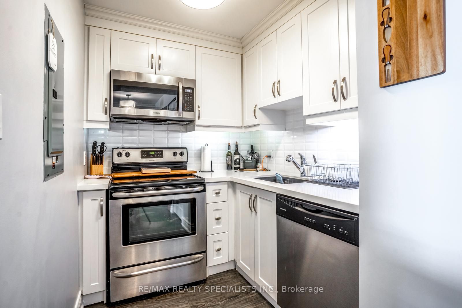 6 Brant Avenue Property Photo 15