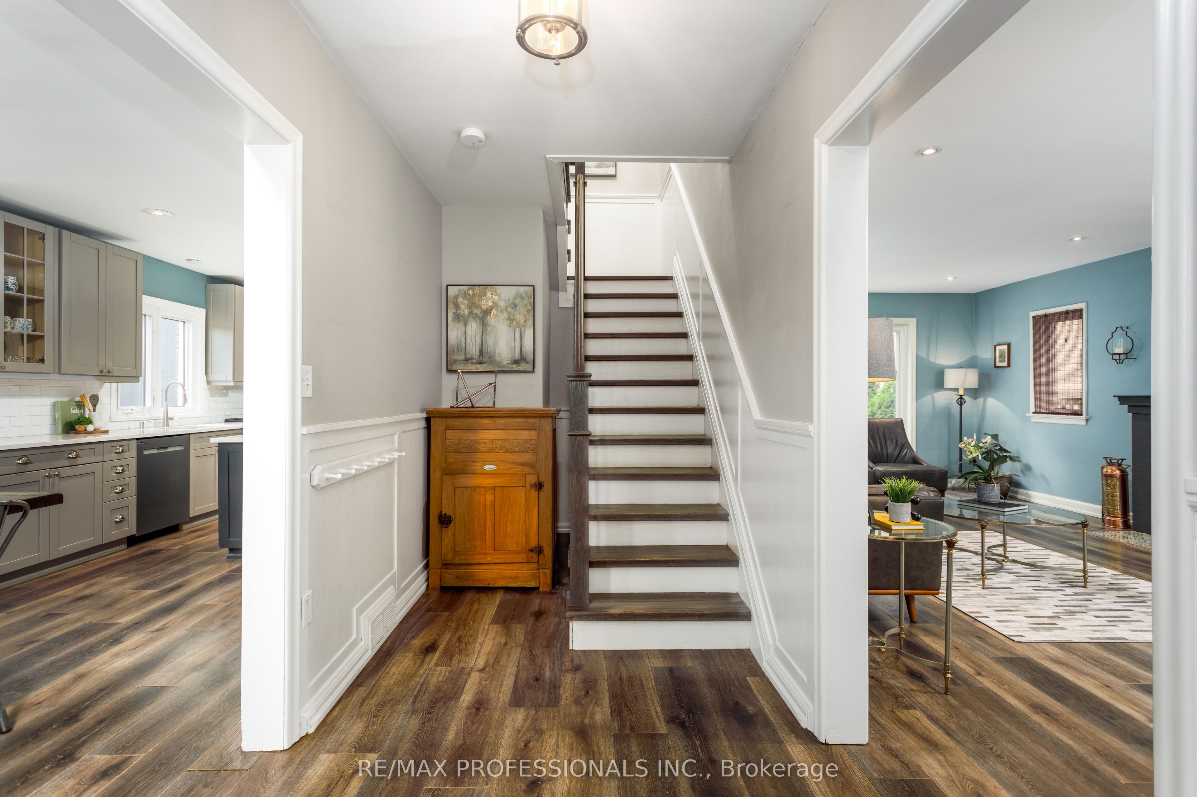 1364 Islington Avenue Property Photo 8
