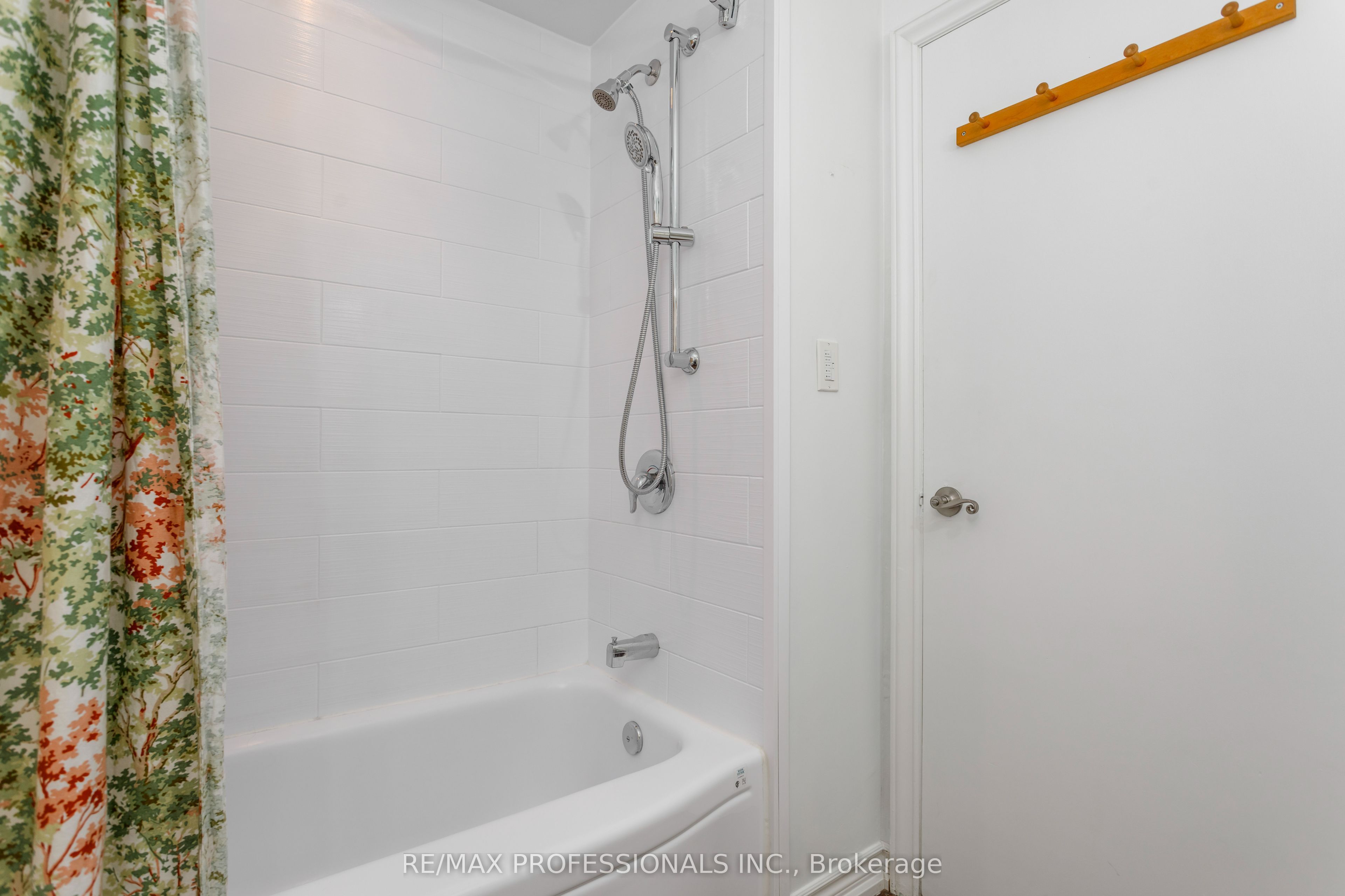 1364 Islington Avenue Property Photo 25