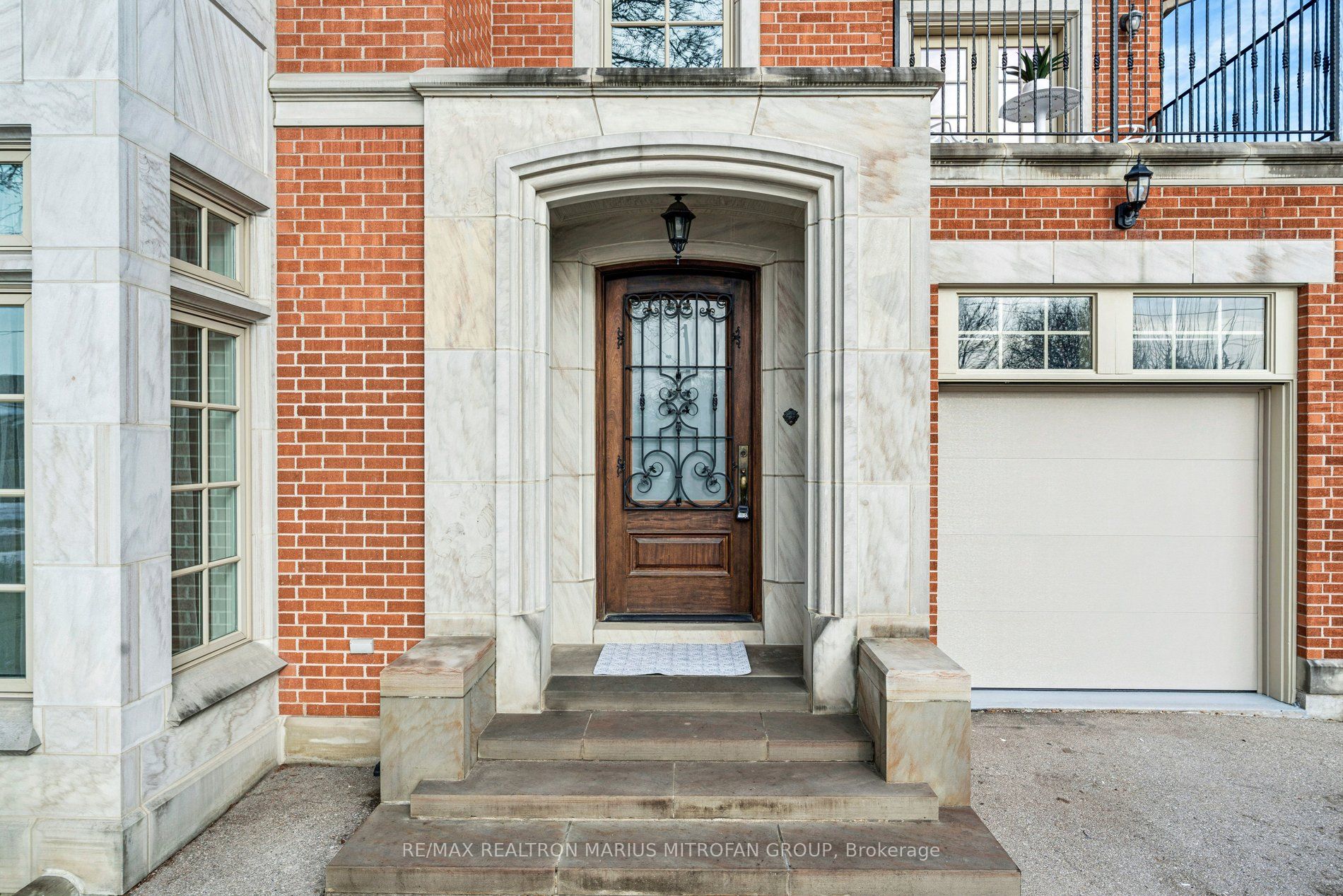 7 Rollins Place Property Photo 2