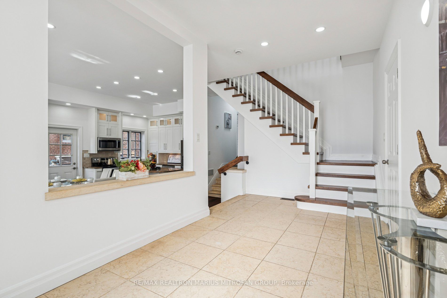 7 Rollins Place Property Photo 3