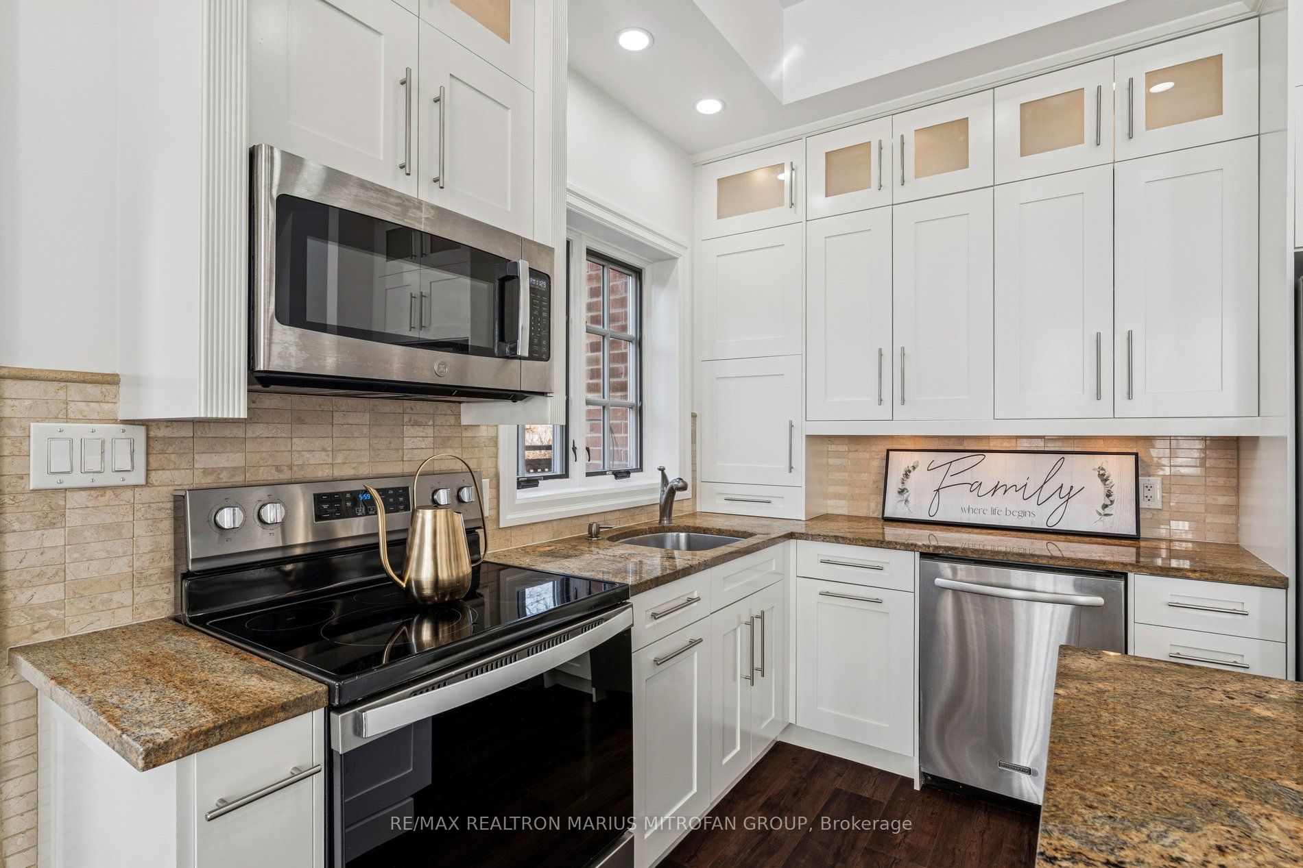 7 Rollins Place Property Photo 14