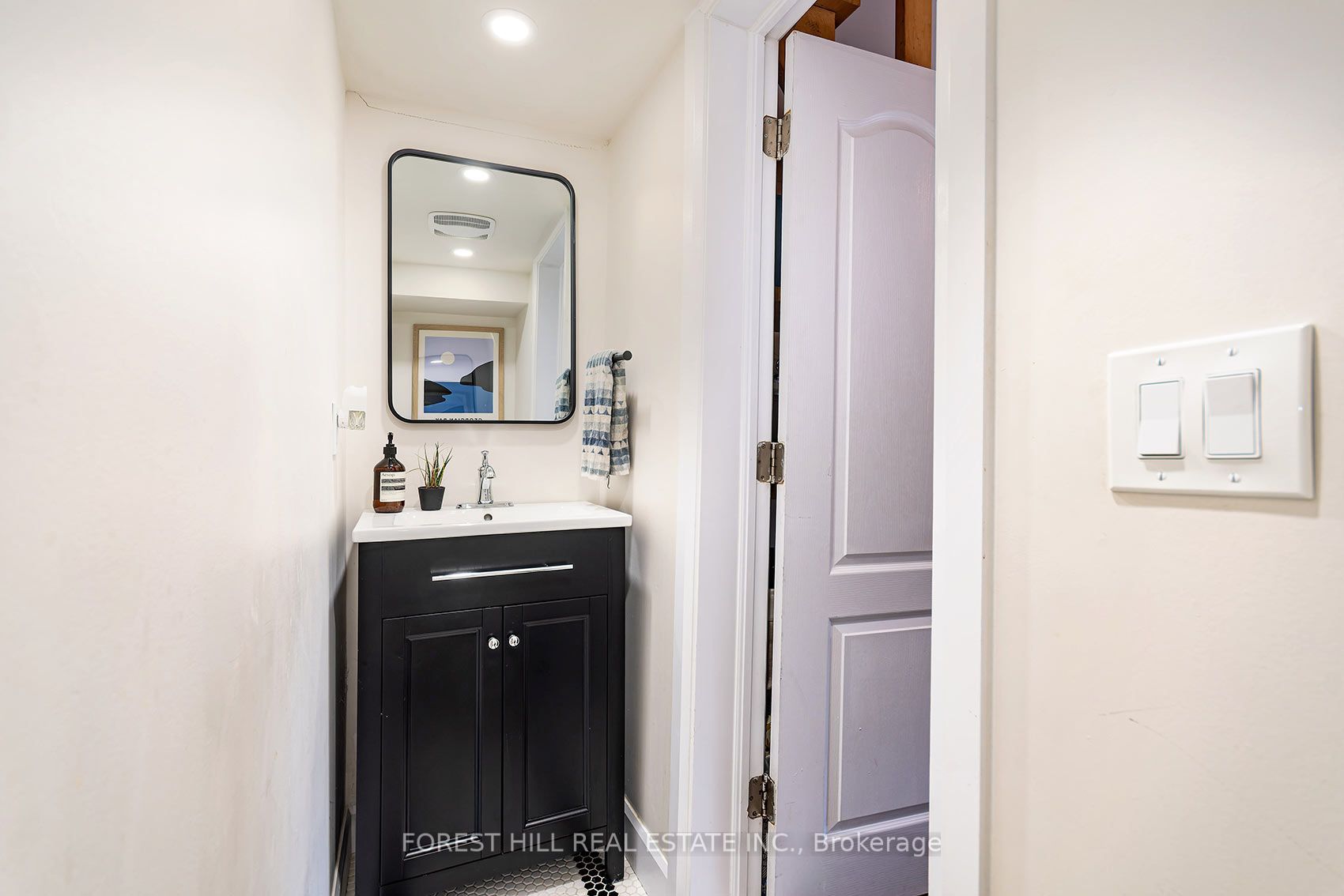 55 Vanevery Street Property Photo 17