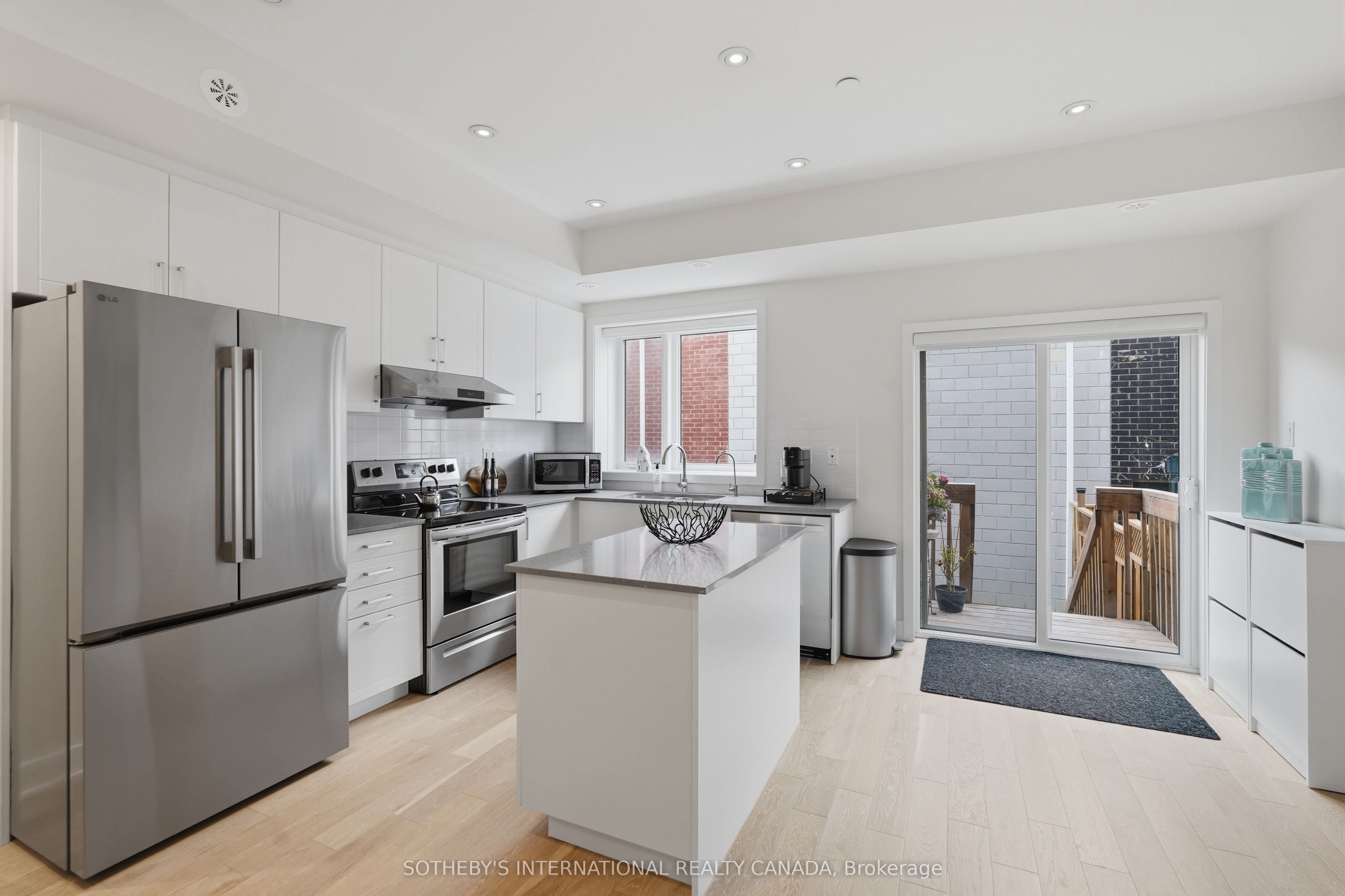 60 William Duncan Road Property Photo 6