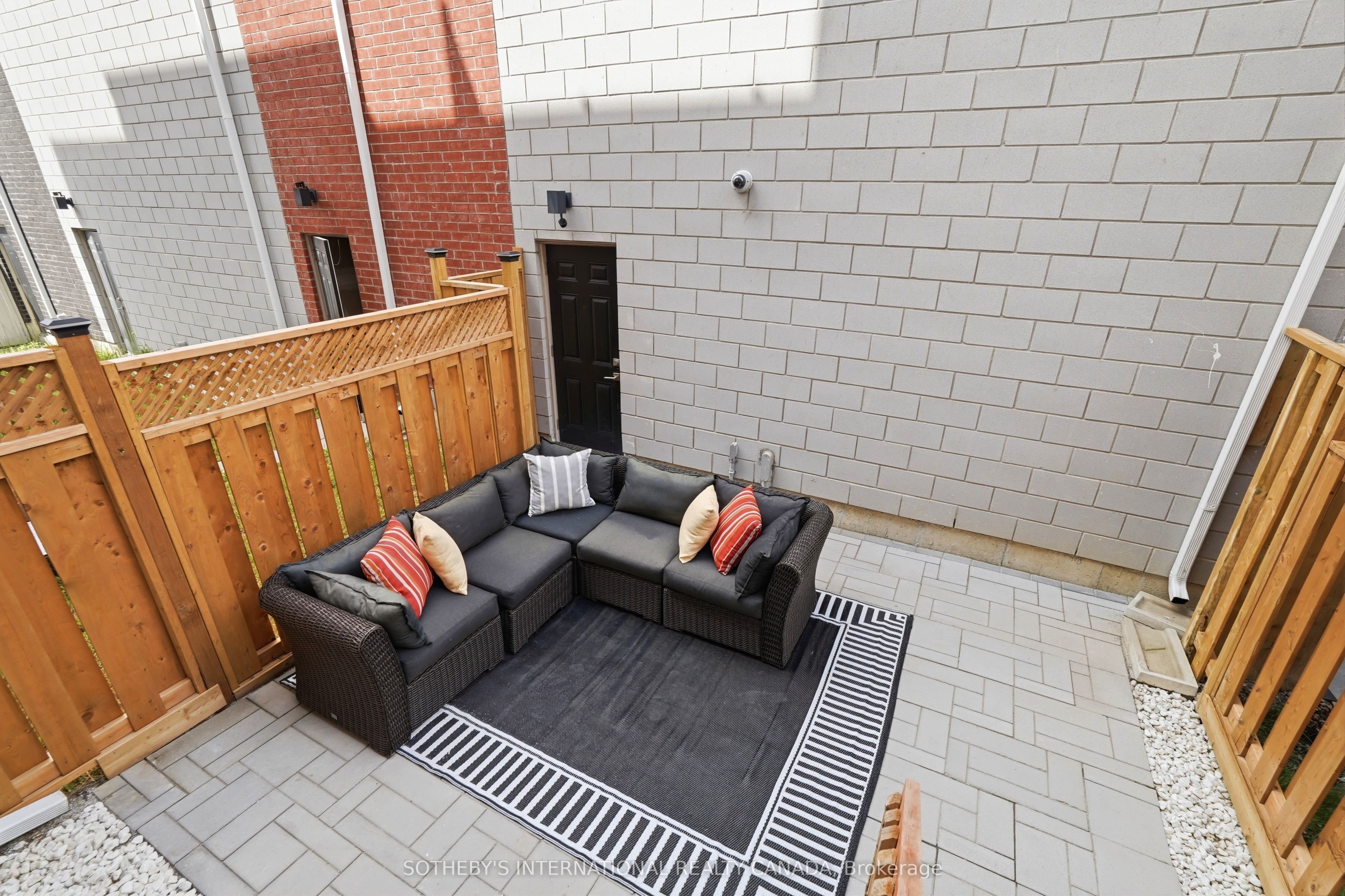60 William Duncan Road Property Photo 30