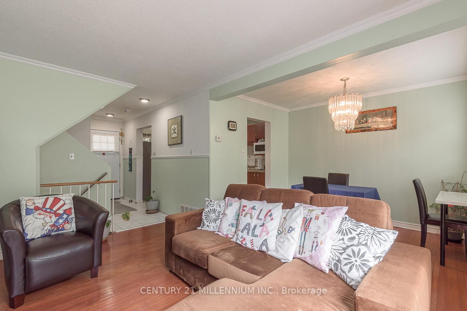 336 Fleetwood Crescent Property Photo 6