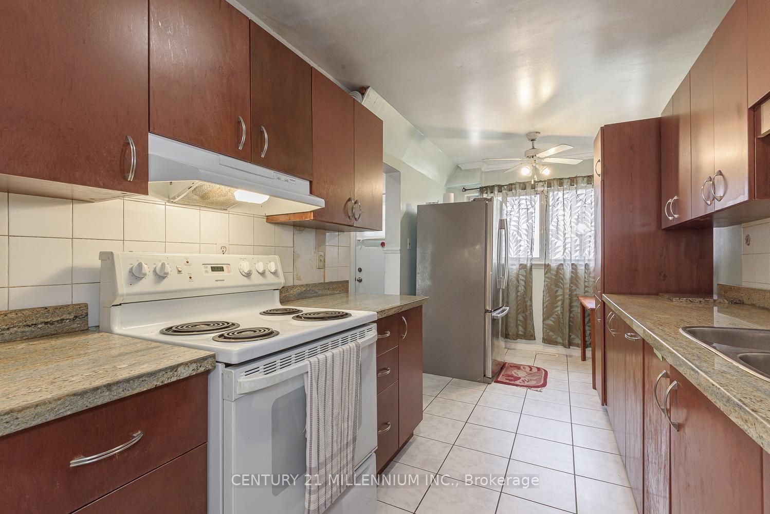 336 Fleetwood Crescent Property Photo 8