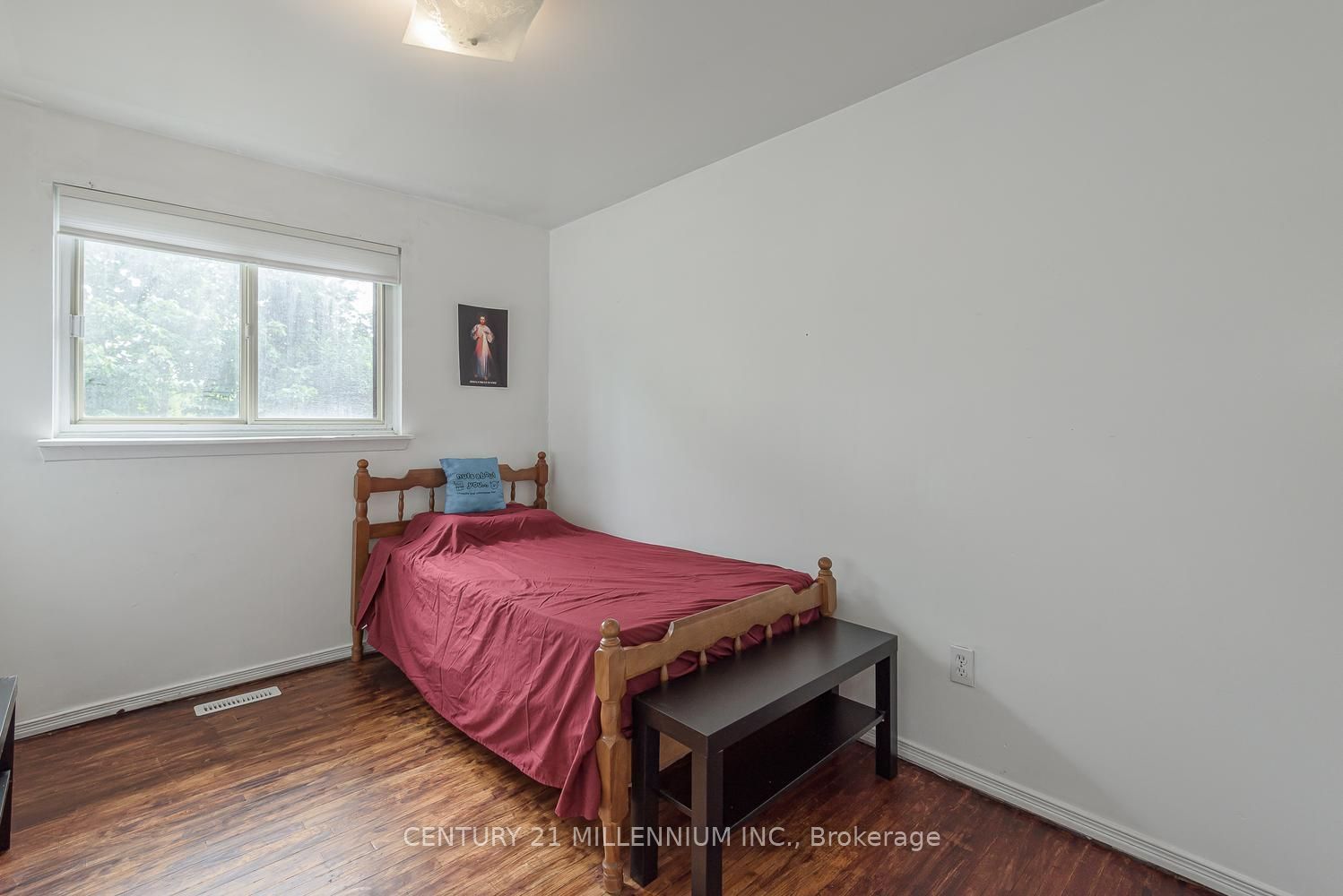 336 Fleetwood Crescent Property Photo 16