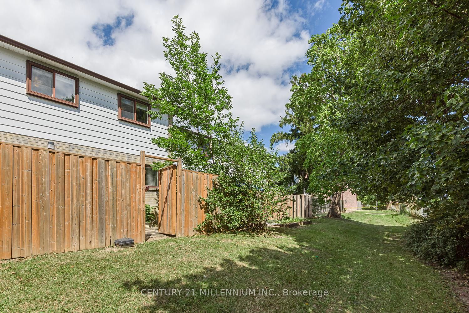 336 Fleetwood Crescent Property Photo 18