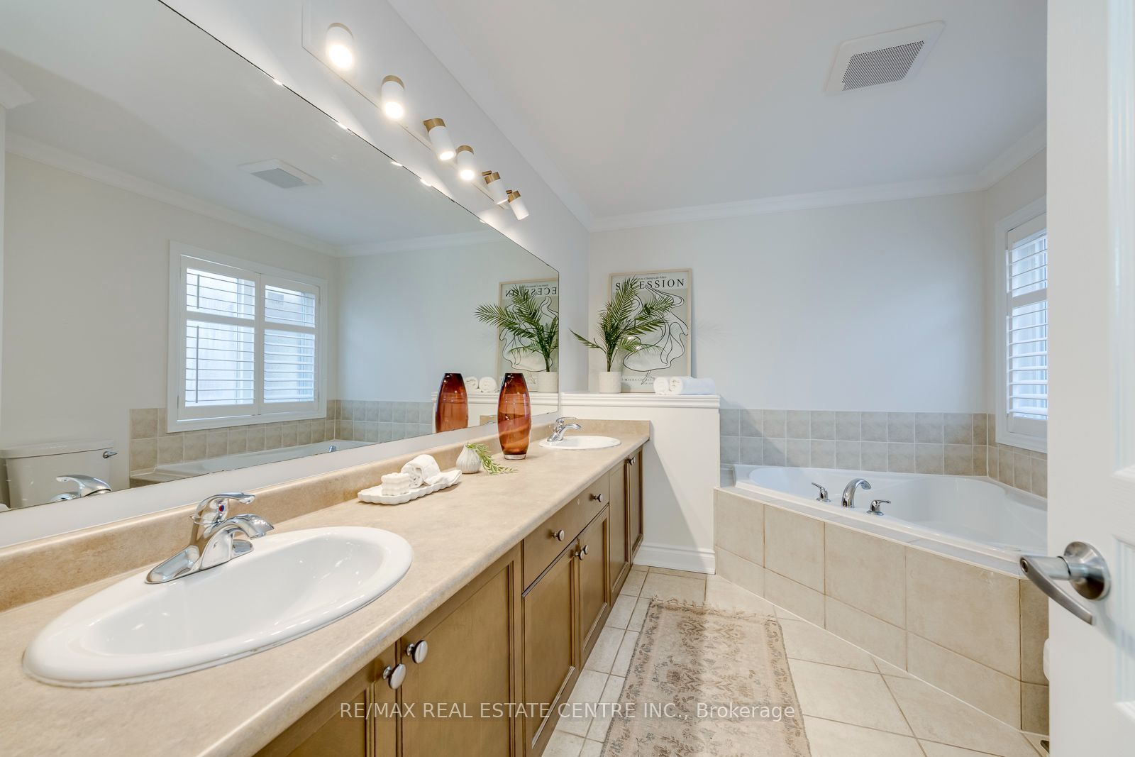 290 Duskywing Way Property Photo 25