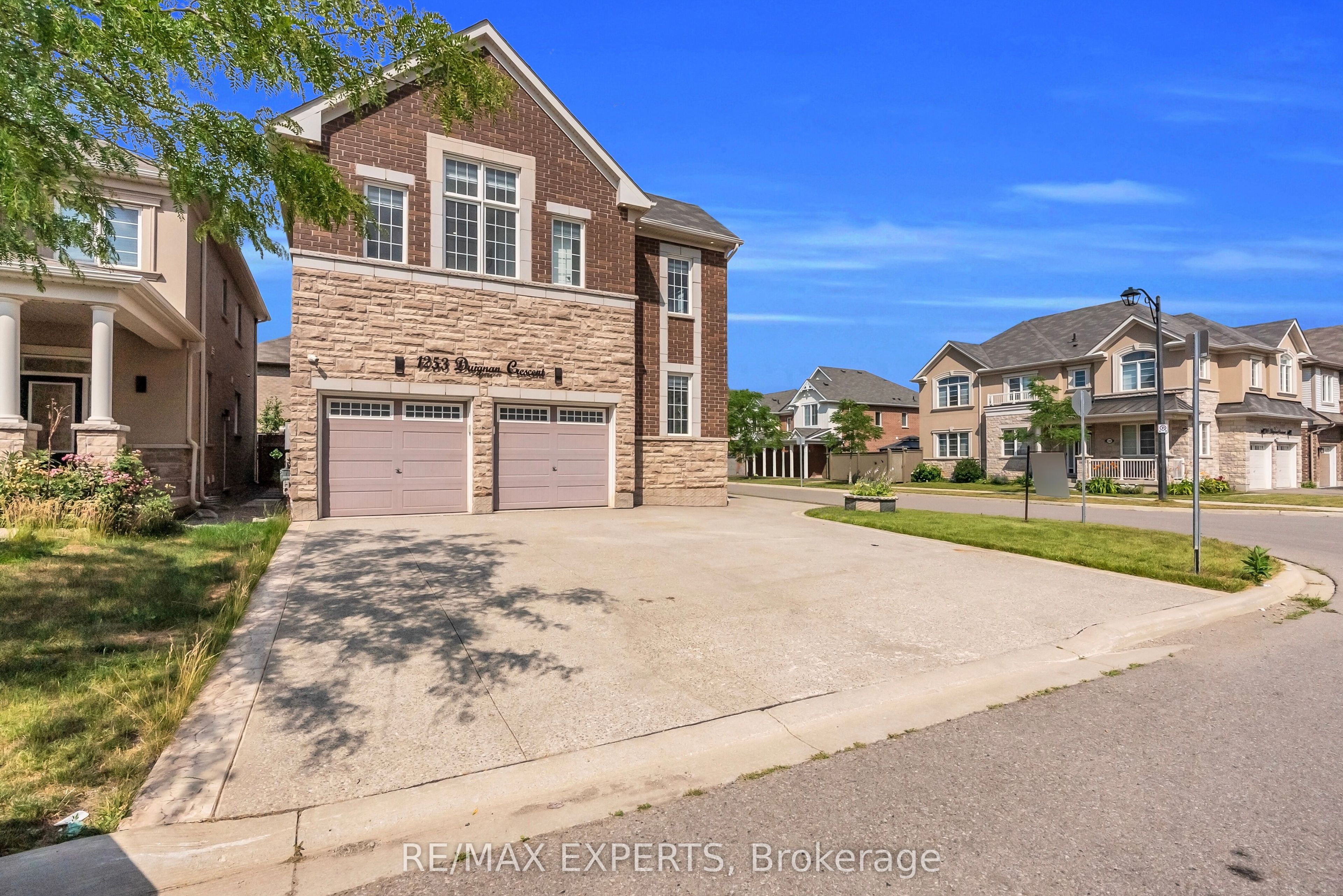 1253 Duignan Crescent Property Photo 3