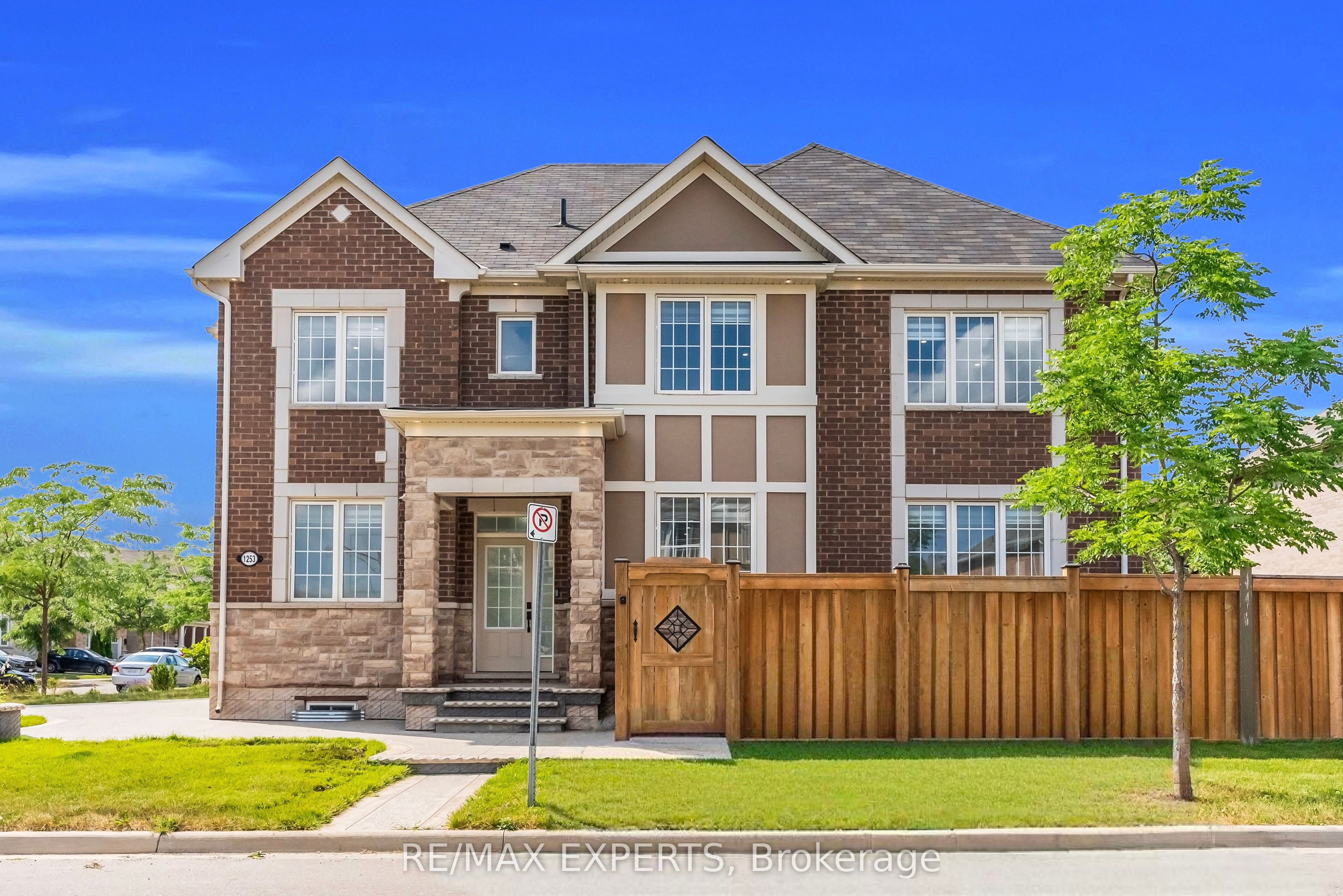 1253 Duignan Crescent Property Photo 4