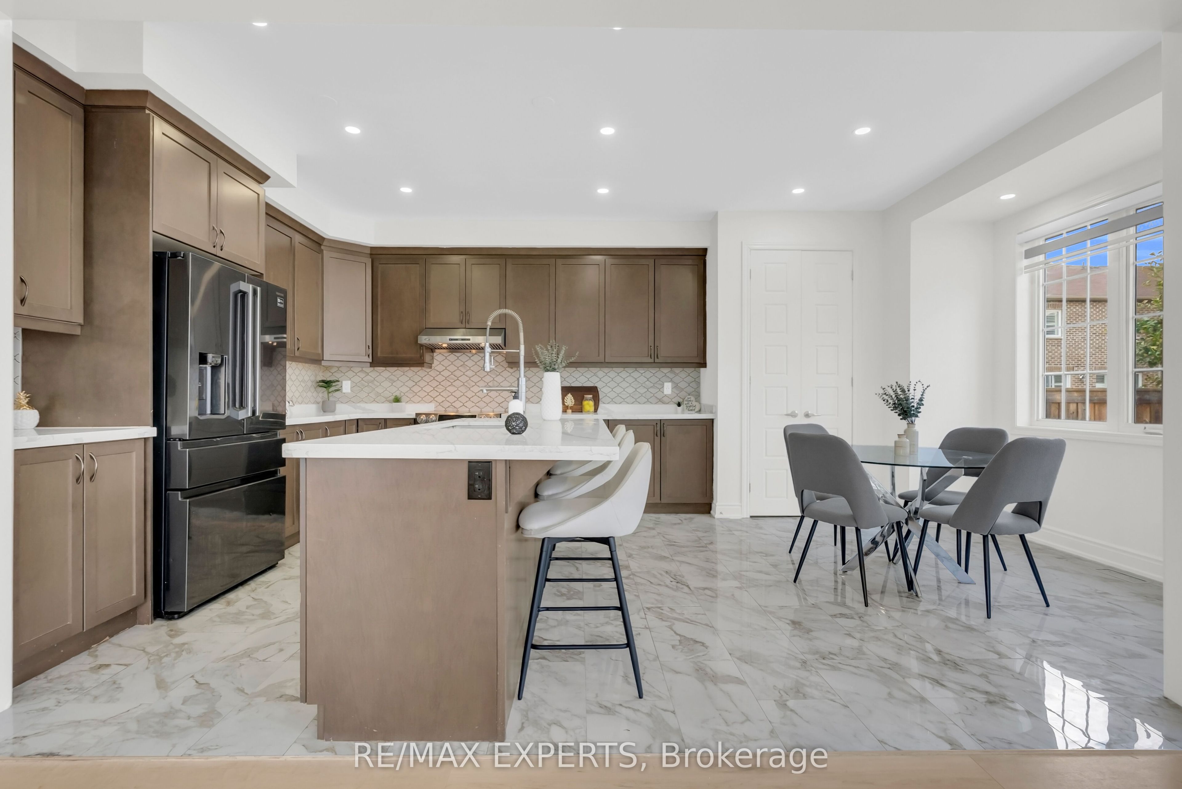 1253 Duignan Crescent Property Photo 11