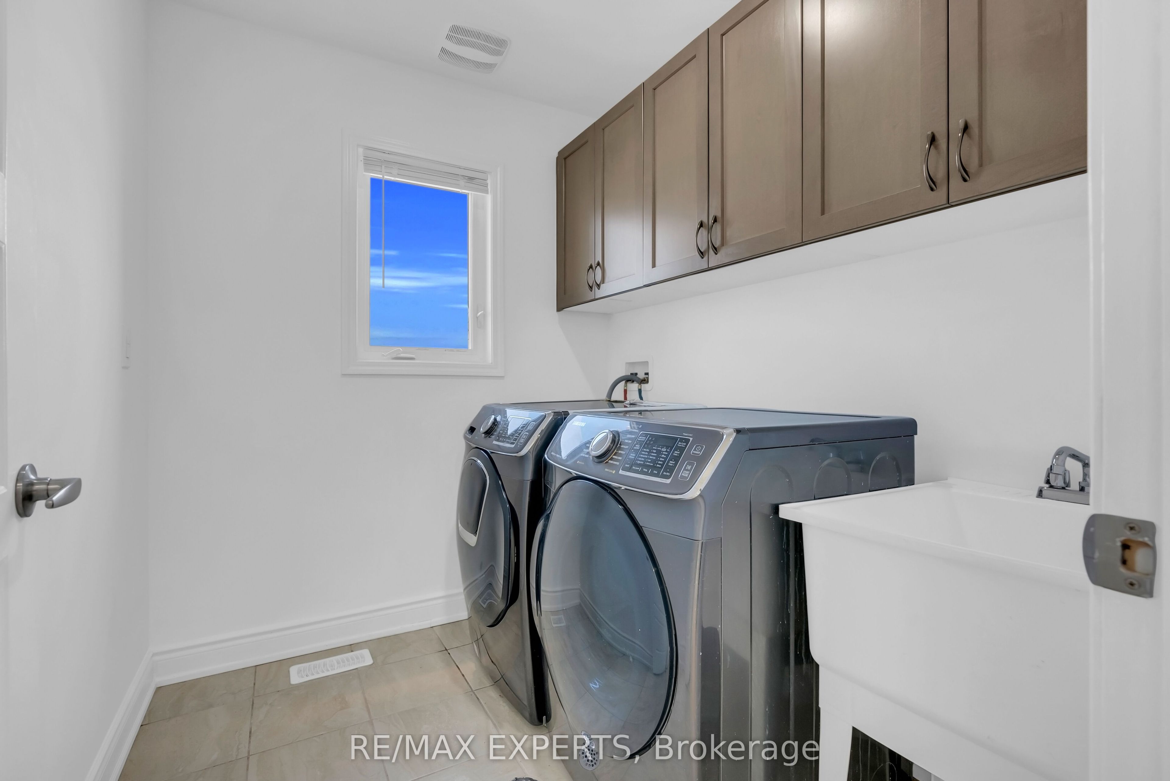 1253 Duignan Crescent Property Photo 35
