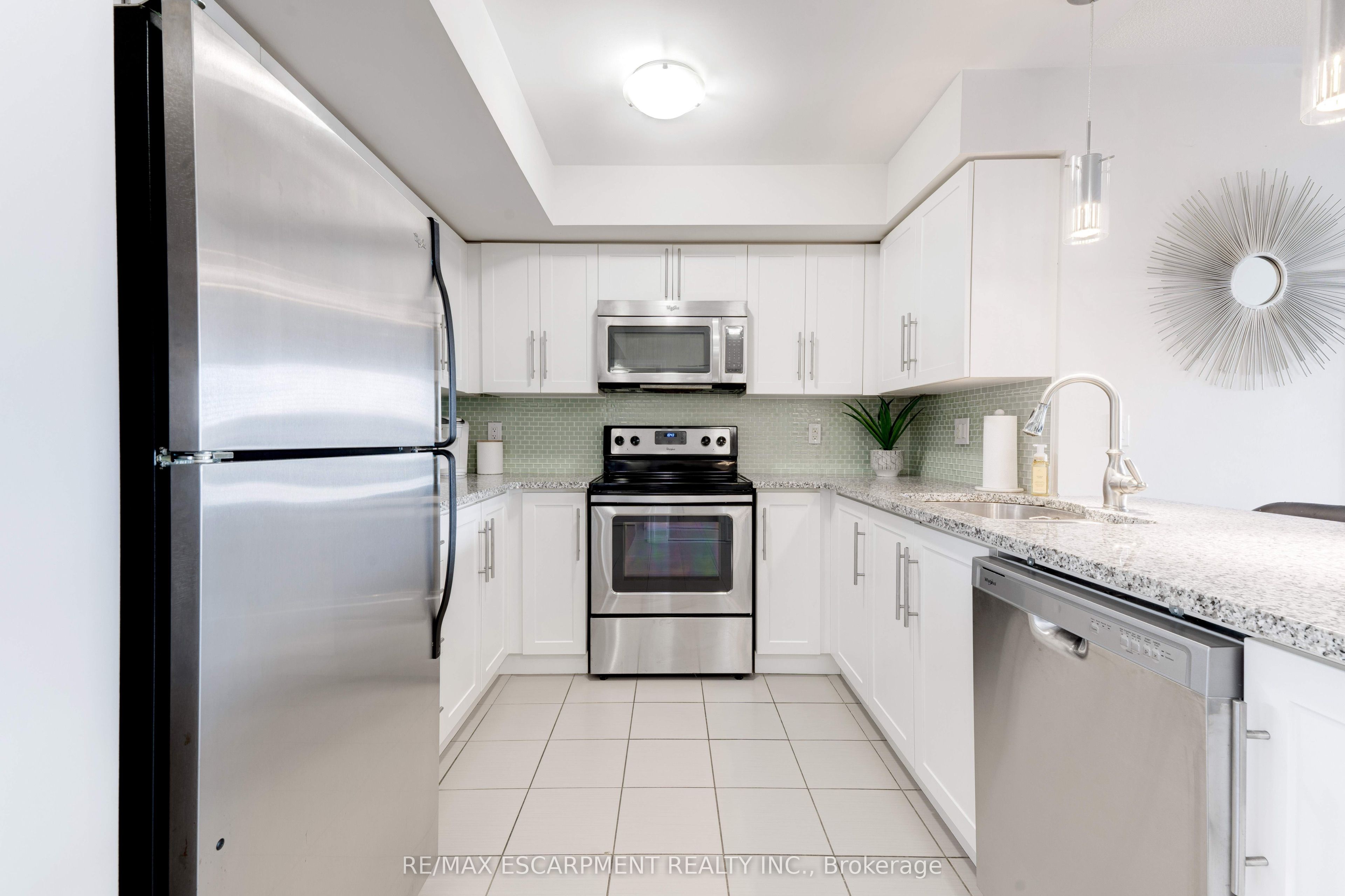 1045 Nadalin Heights 406 Property Photo 4