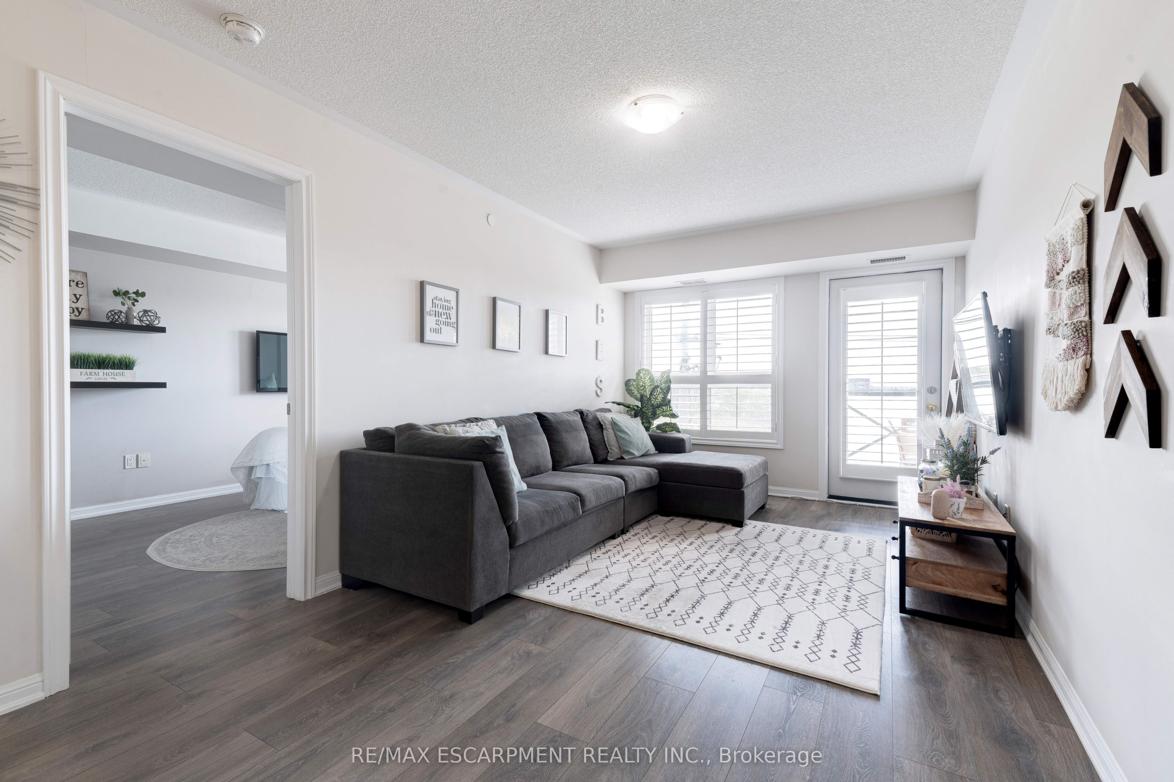 1045 Nadalin Heights 406 Property Photo 9