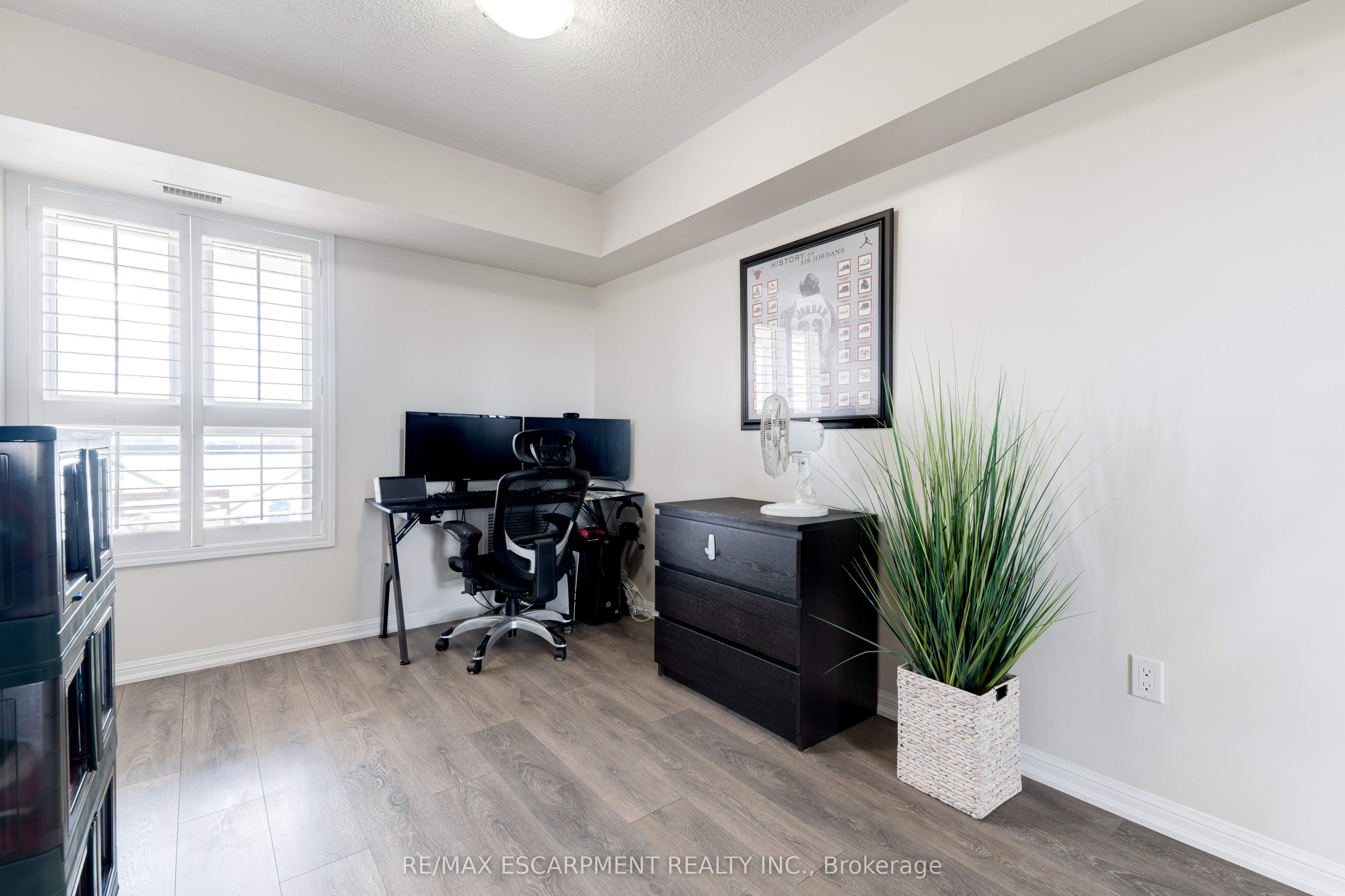 1045 Nadalin Heights 406 Property Photo 14