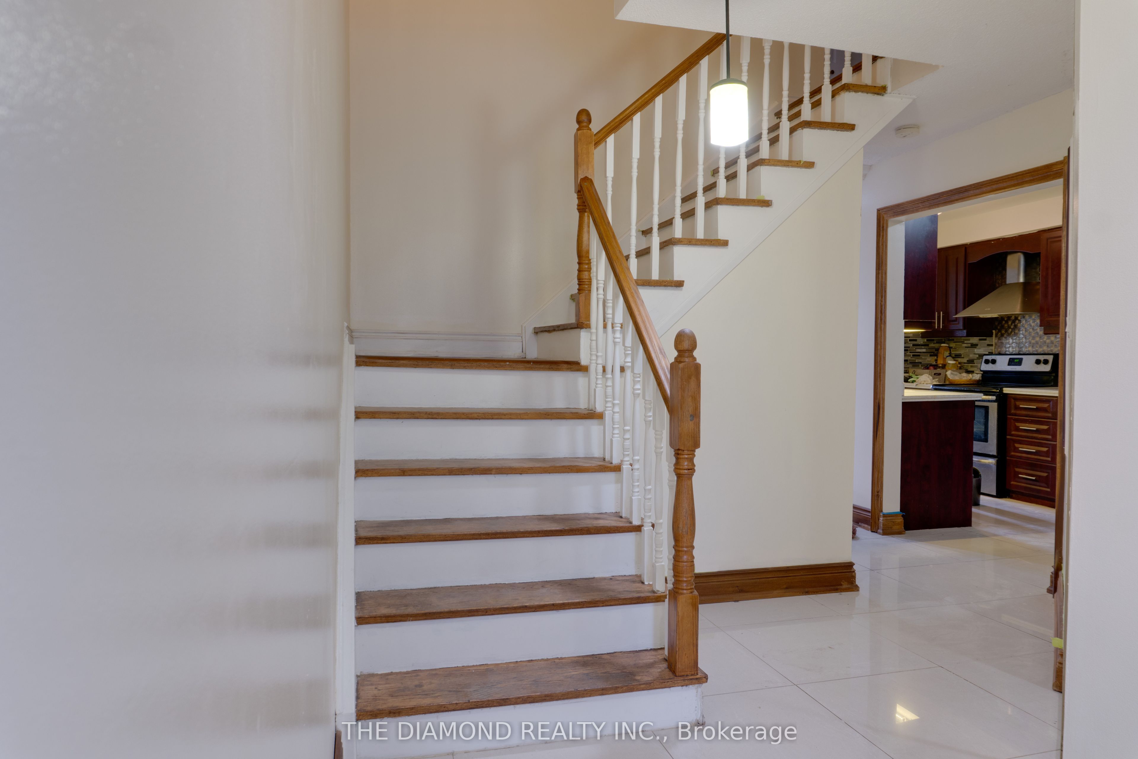 2288 The Collegeway 8 Property Photo 4