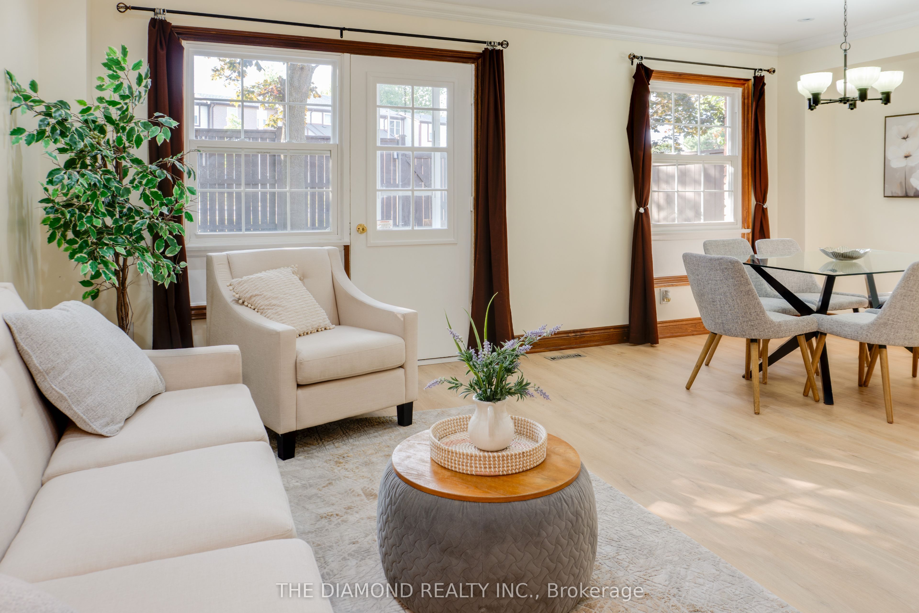2288 The Collegeway 8 Property Photo 6