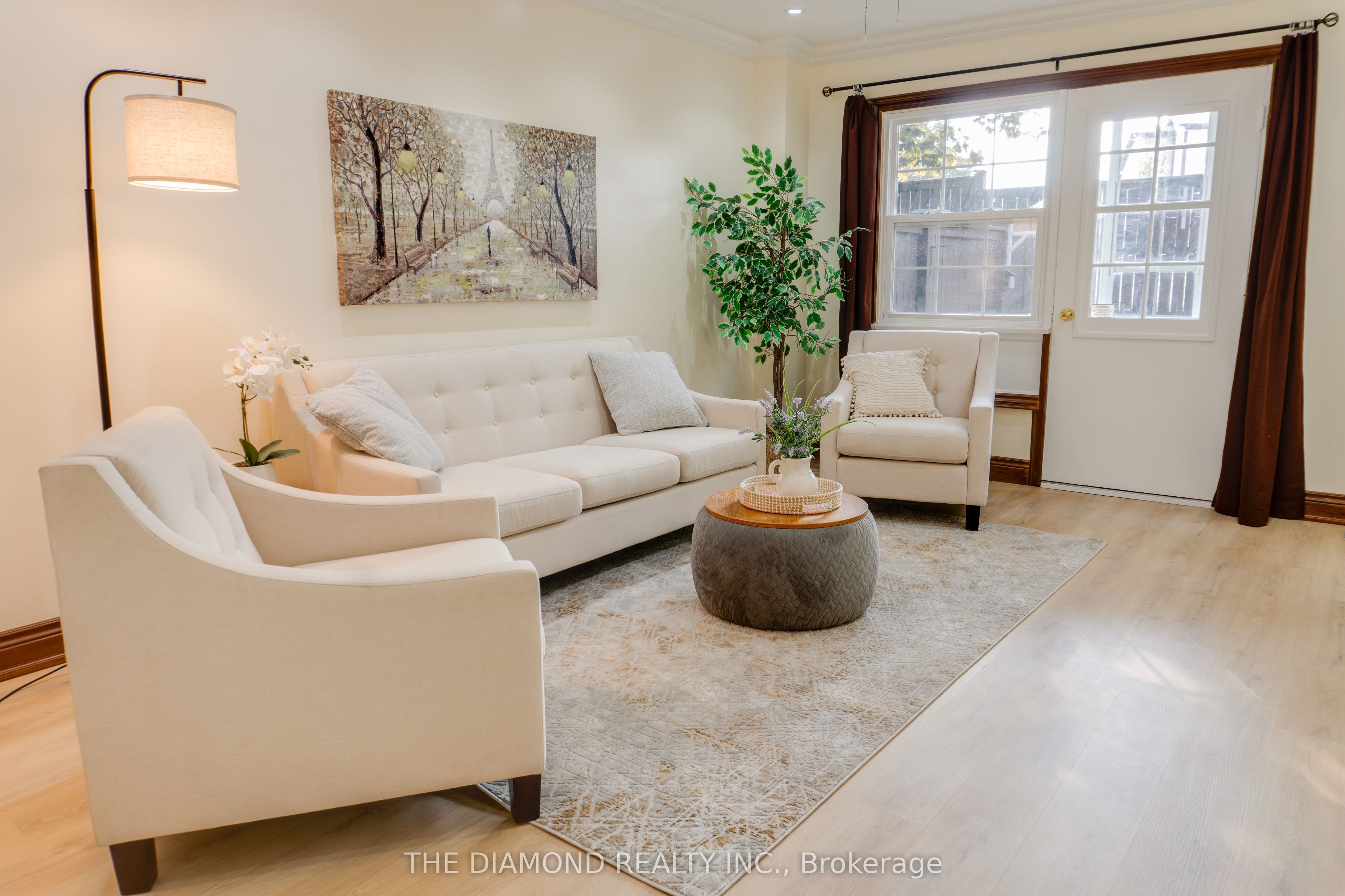 2288 The Collegeway 8 Property Photo 7