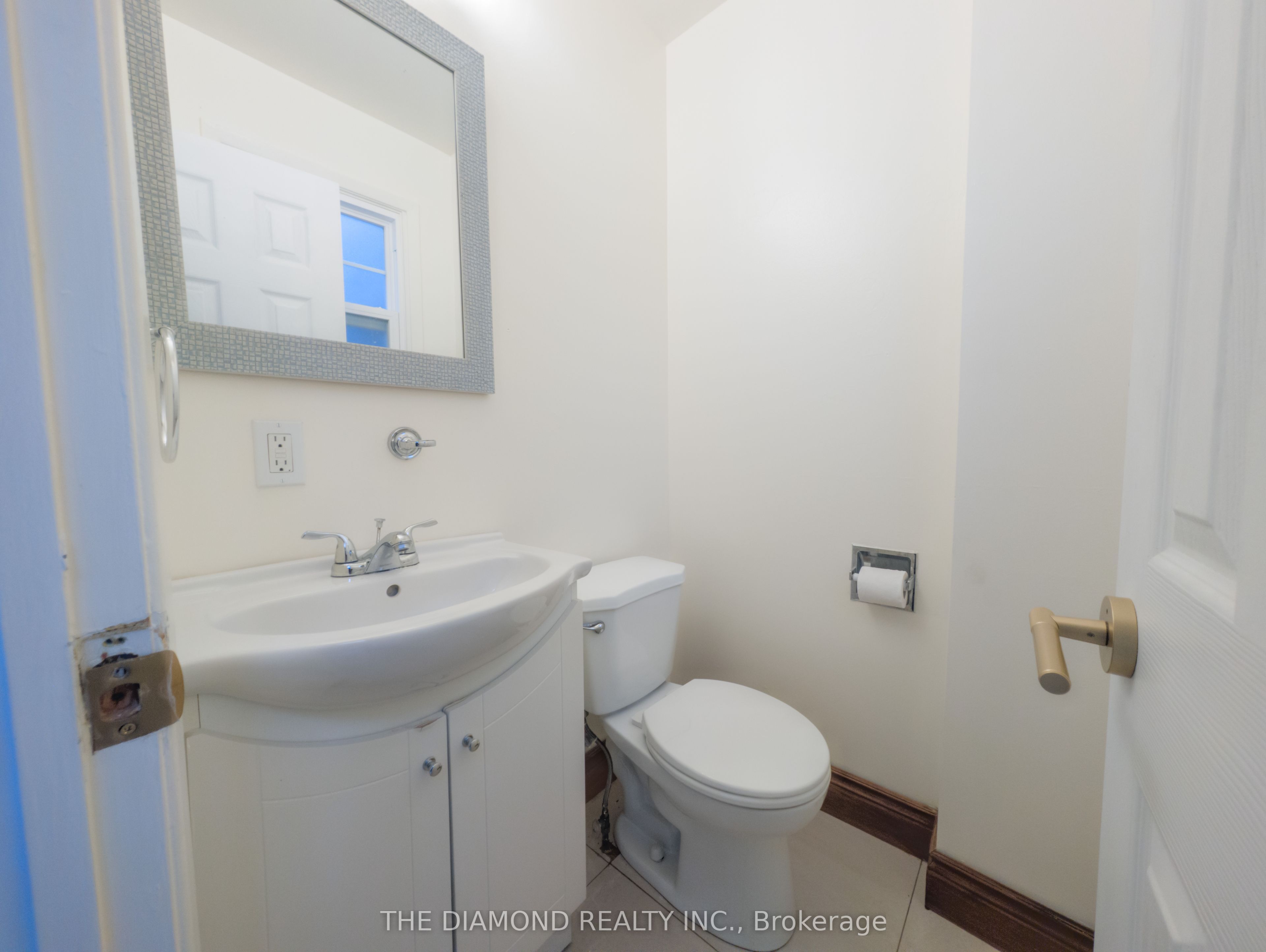 2288 The Collegeway 8 Property Photo 10