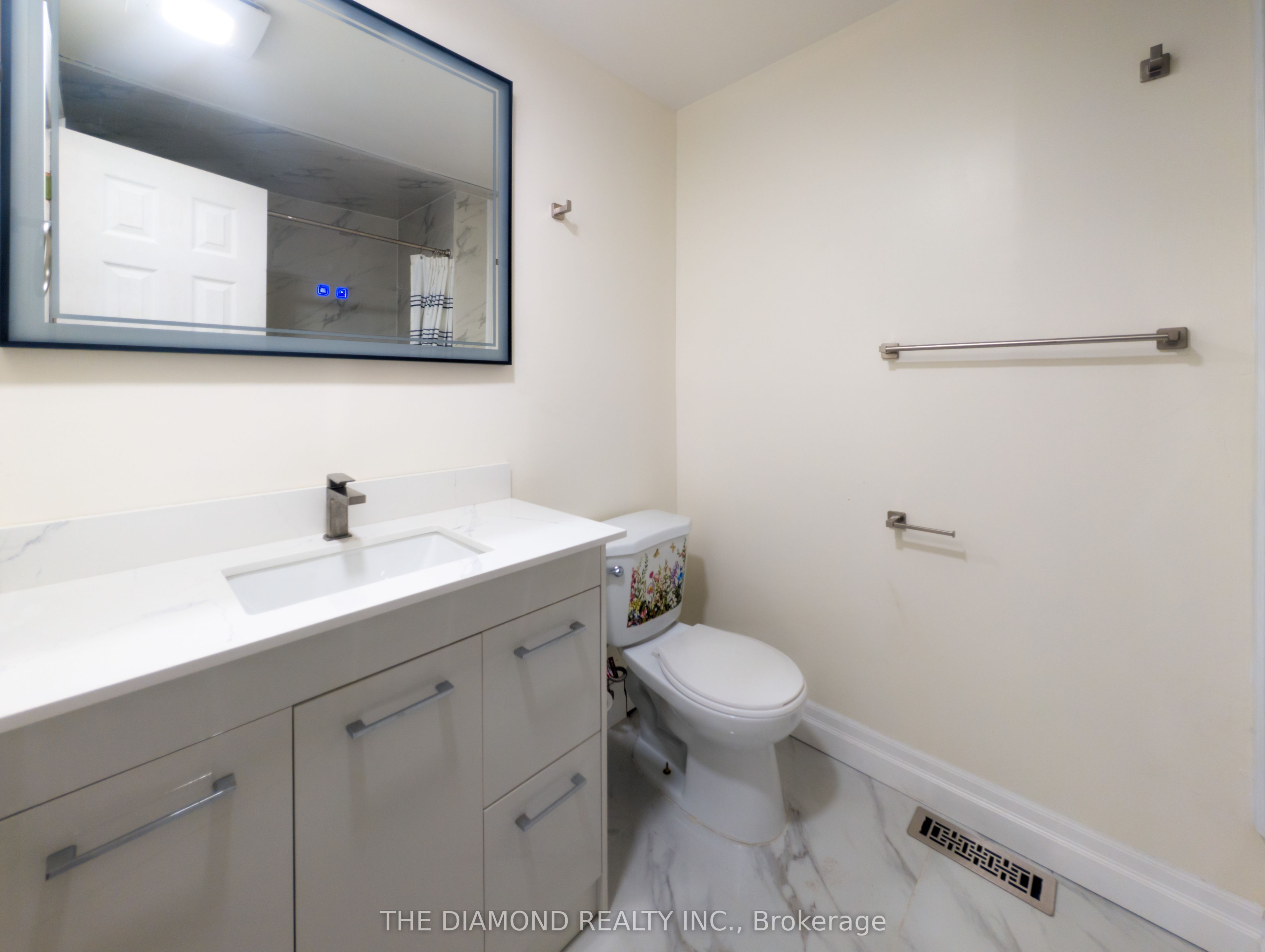 2288 The Collegeway 8 Property Photo 13