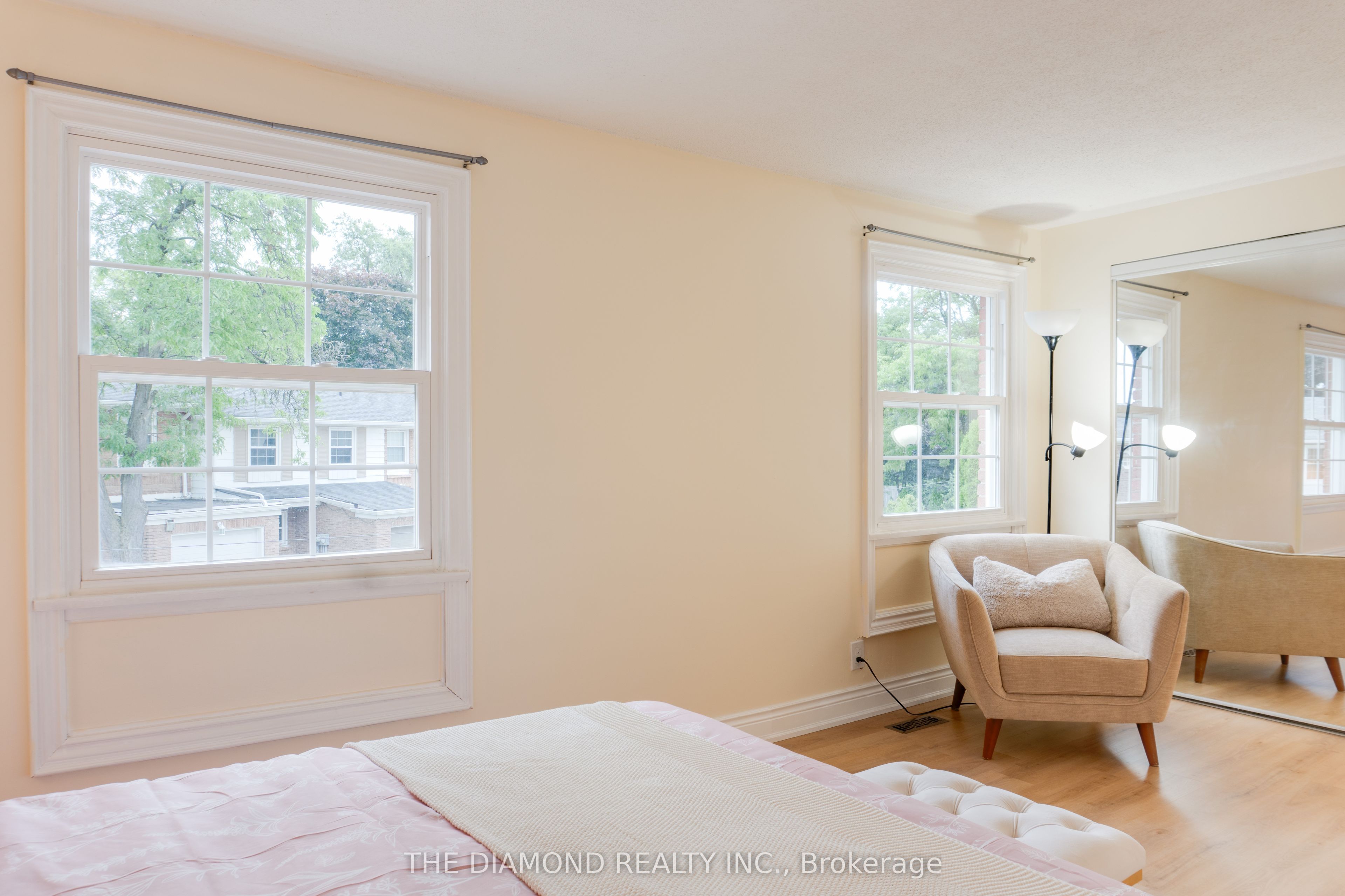 2288 The Collegeway 8 Property Photo 16