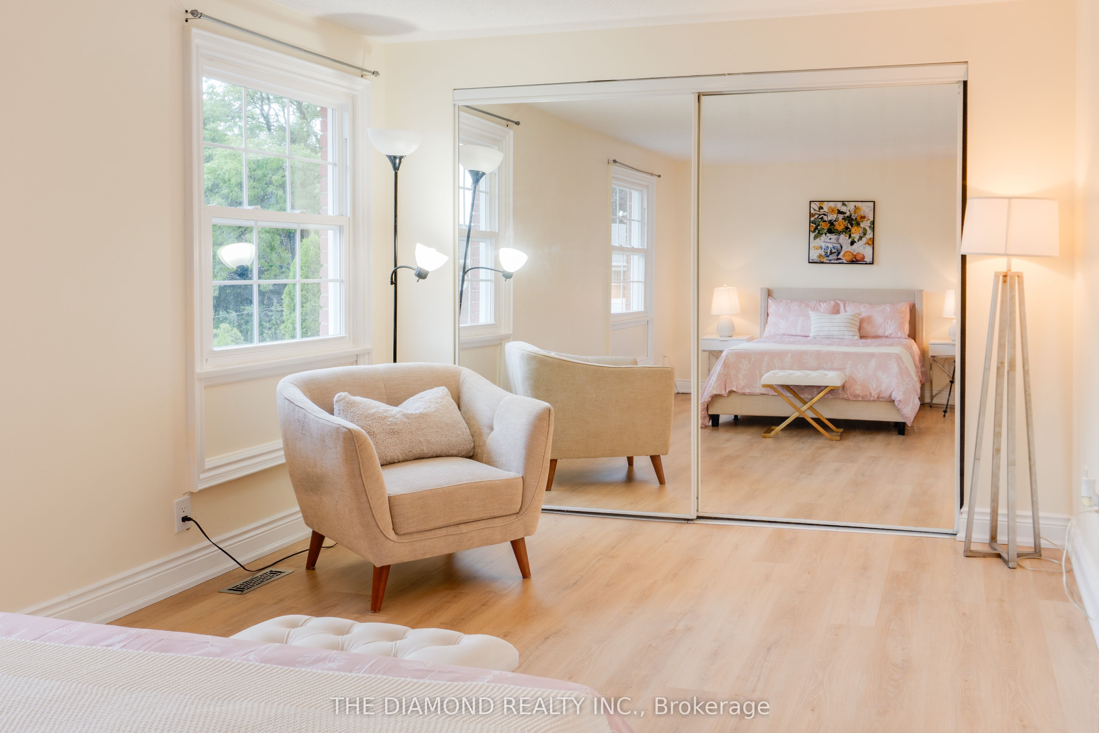 2288 The Collegeway 8 Property Photo 17