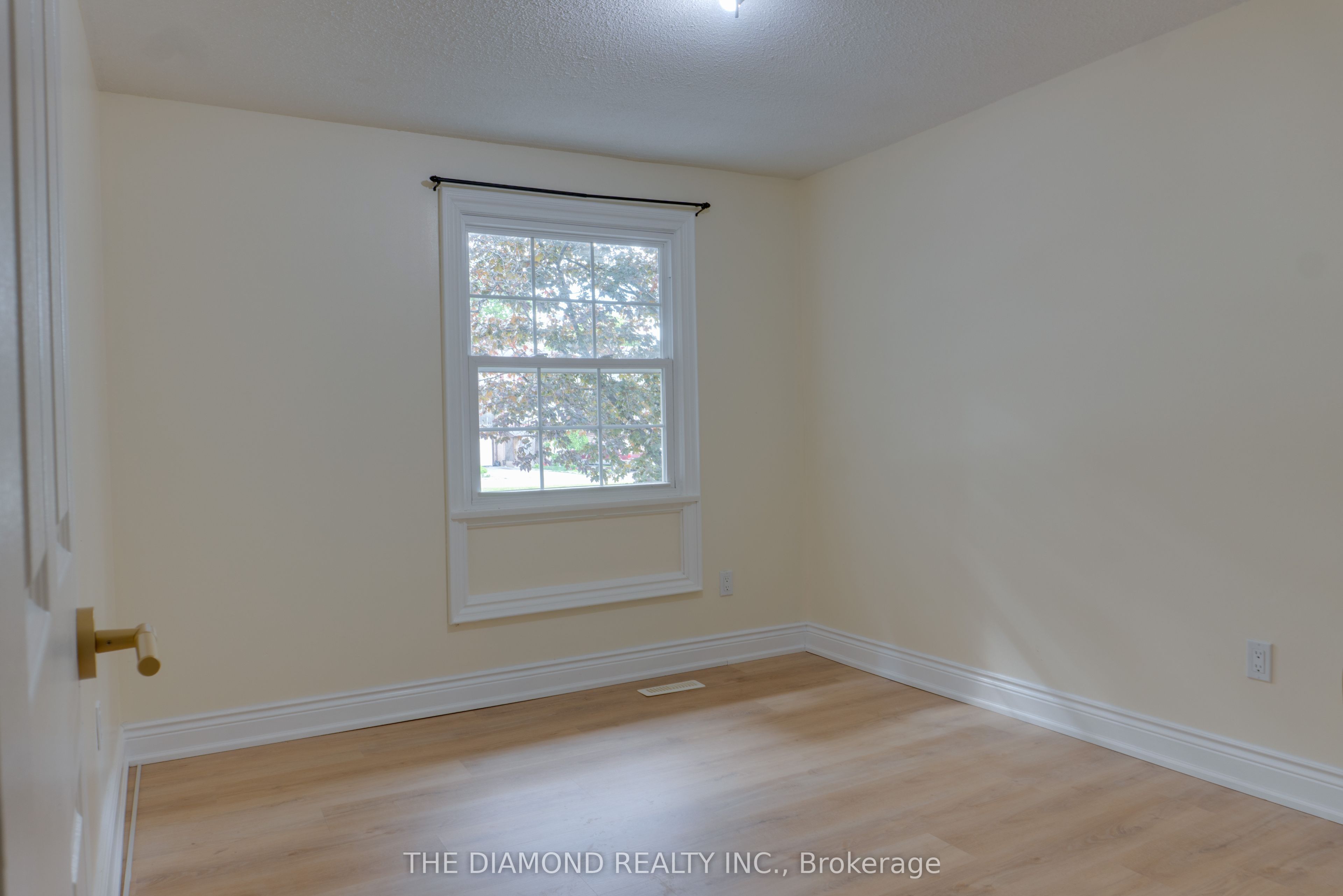 2288 The Collegeway 8 Property Photo 18