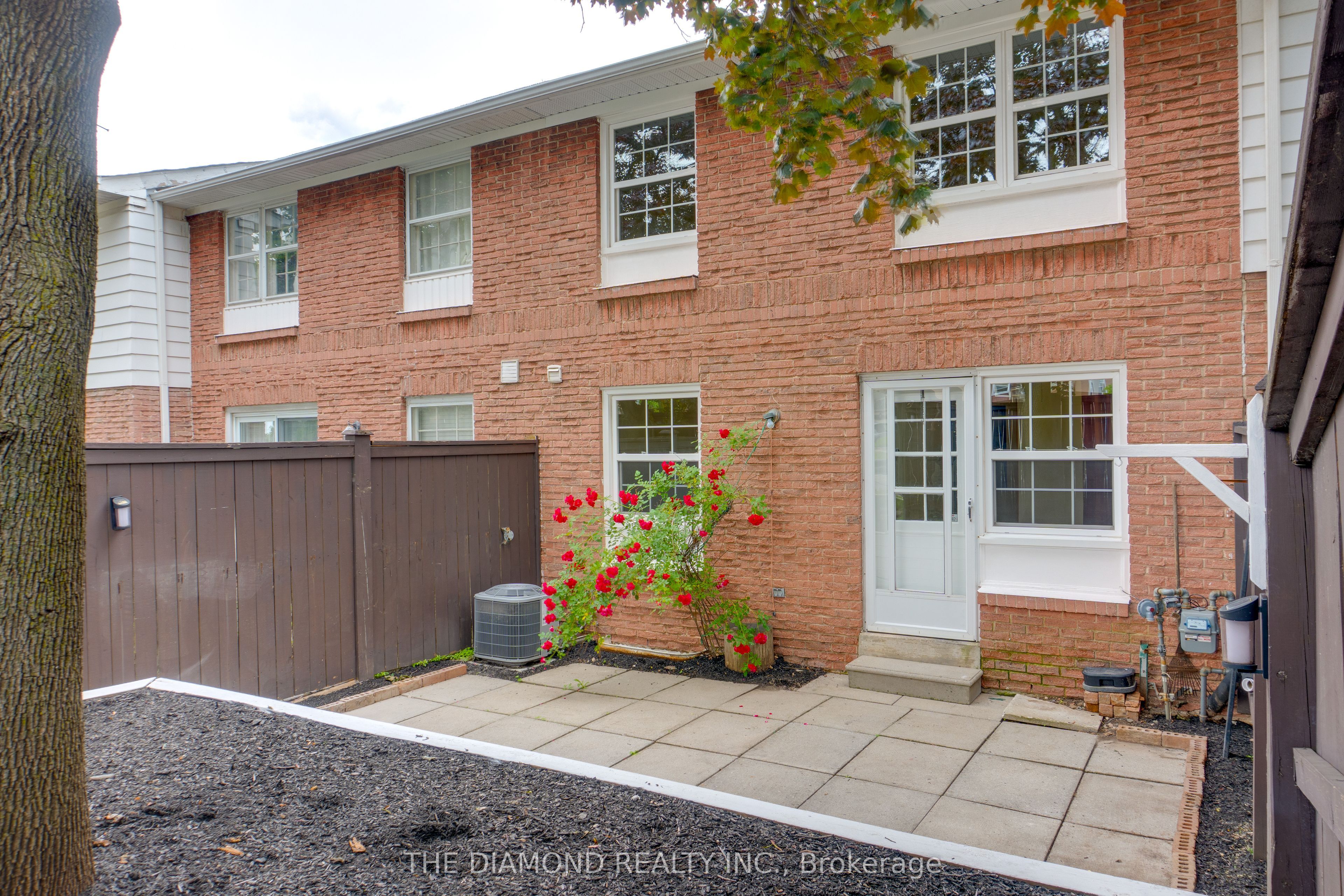 2288 The Collegeway 8 Property Photo 33